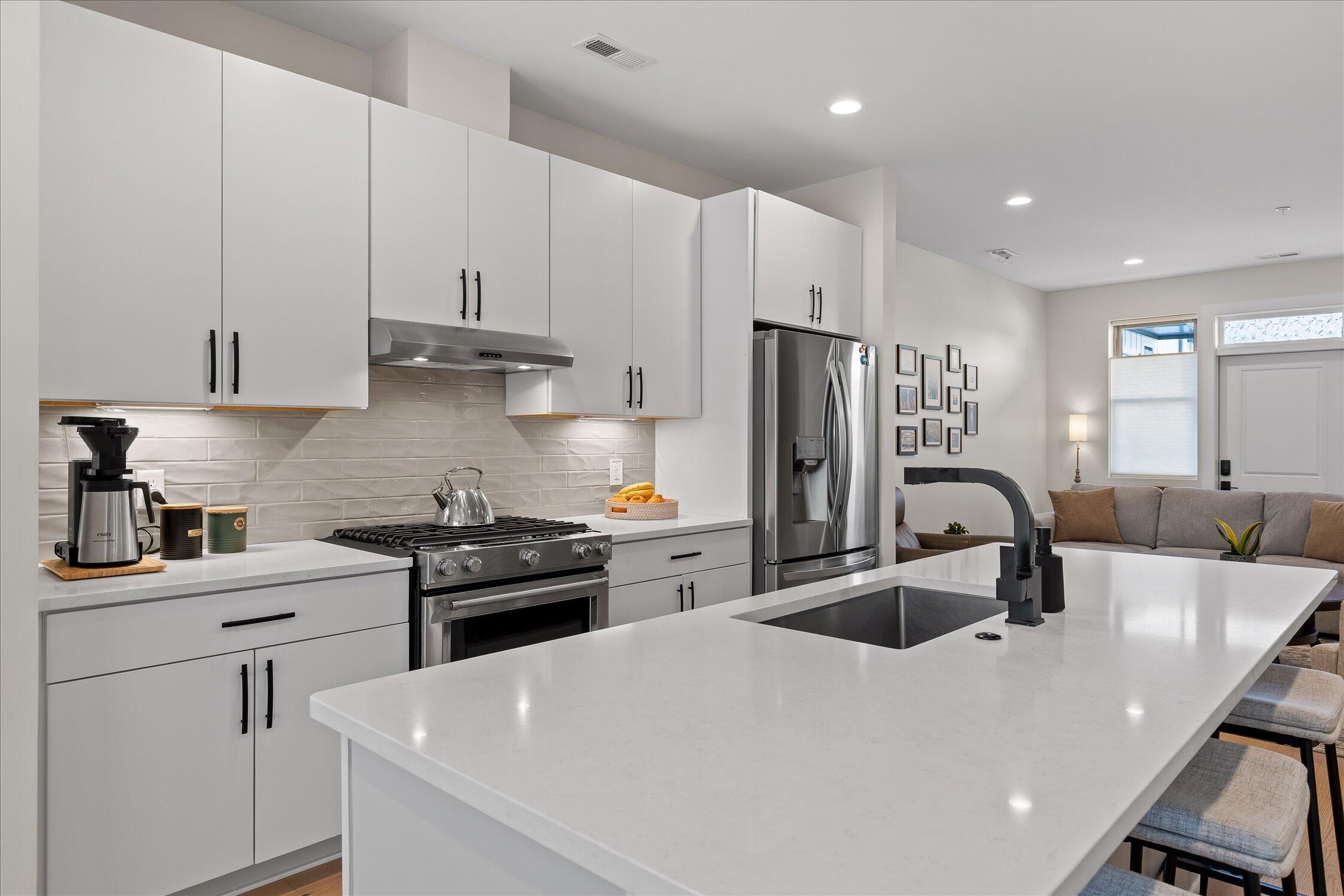 895 Cherokee Boulevard