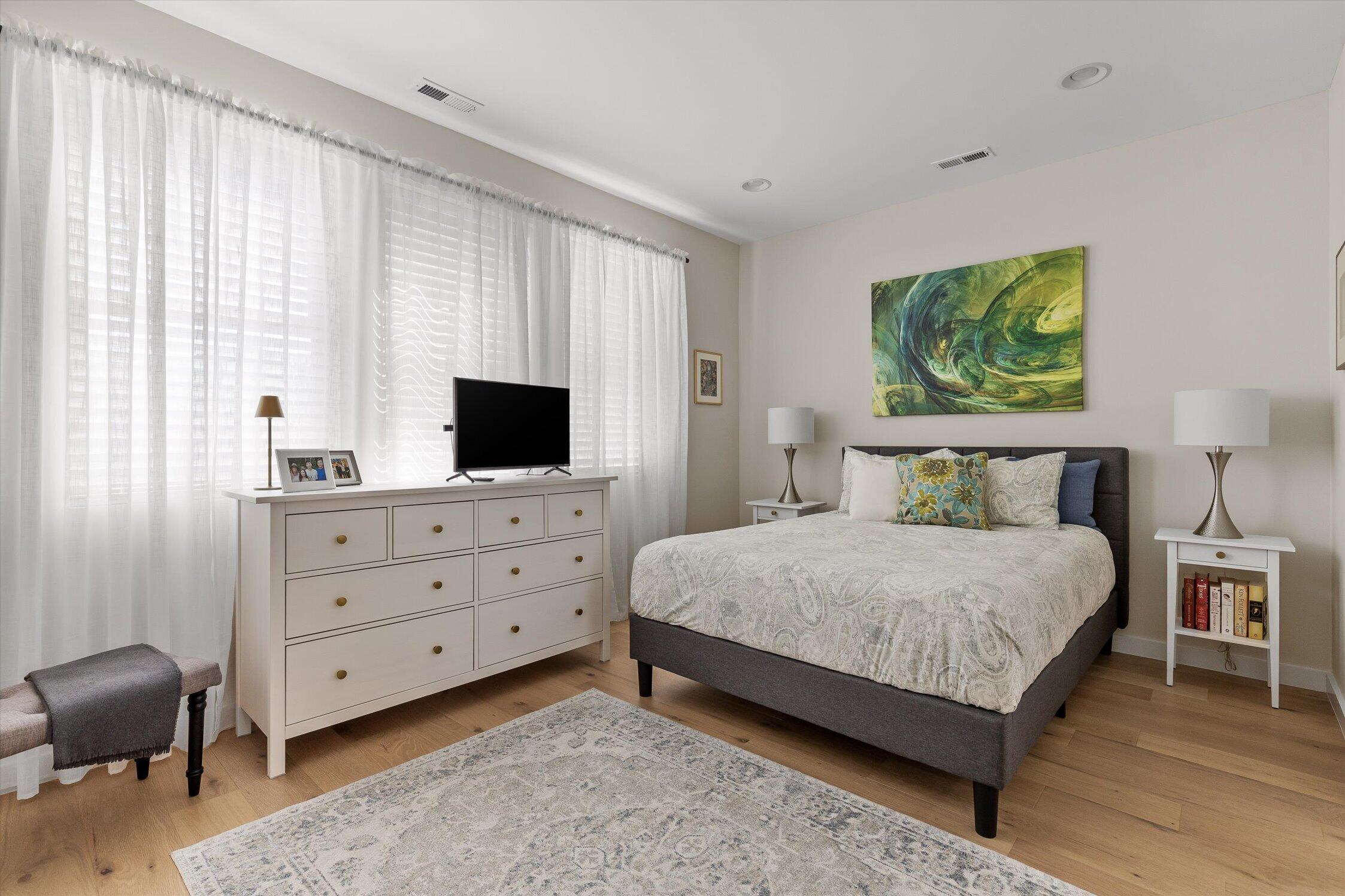 895 Cherokee Boulevard