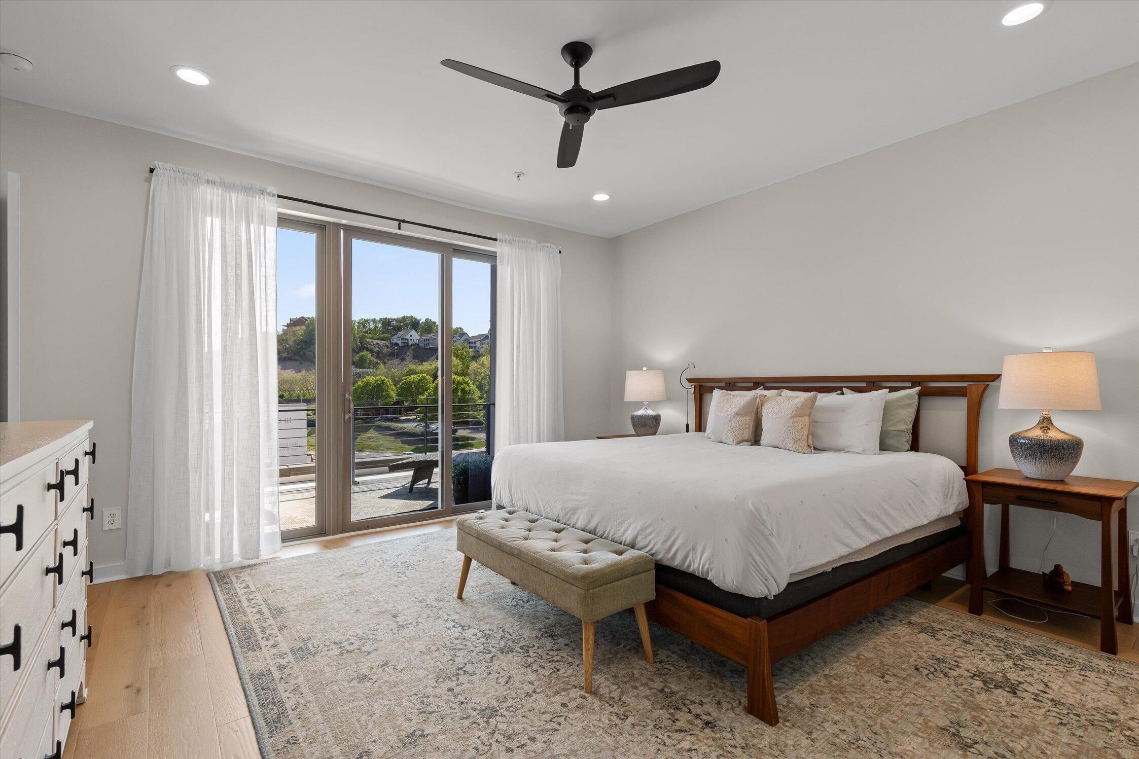 895 Cherokee Boulevard