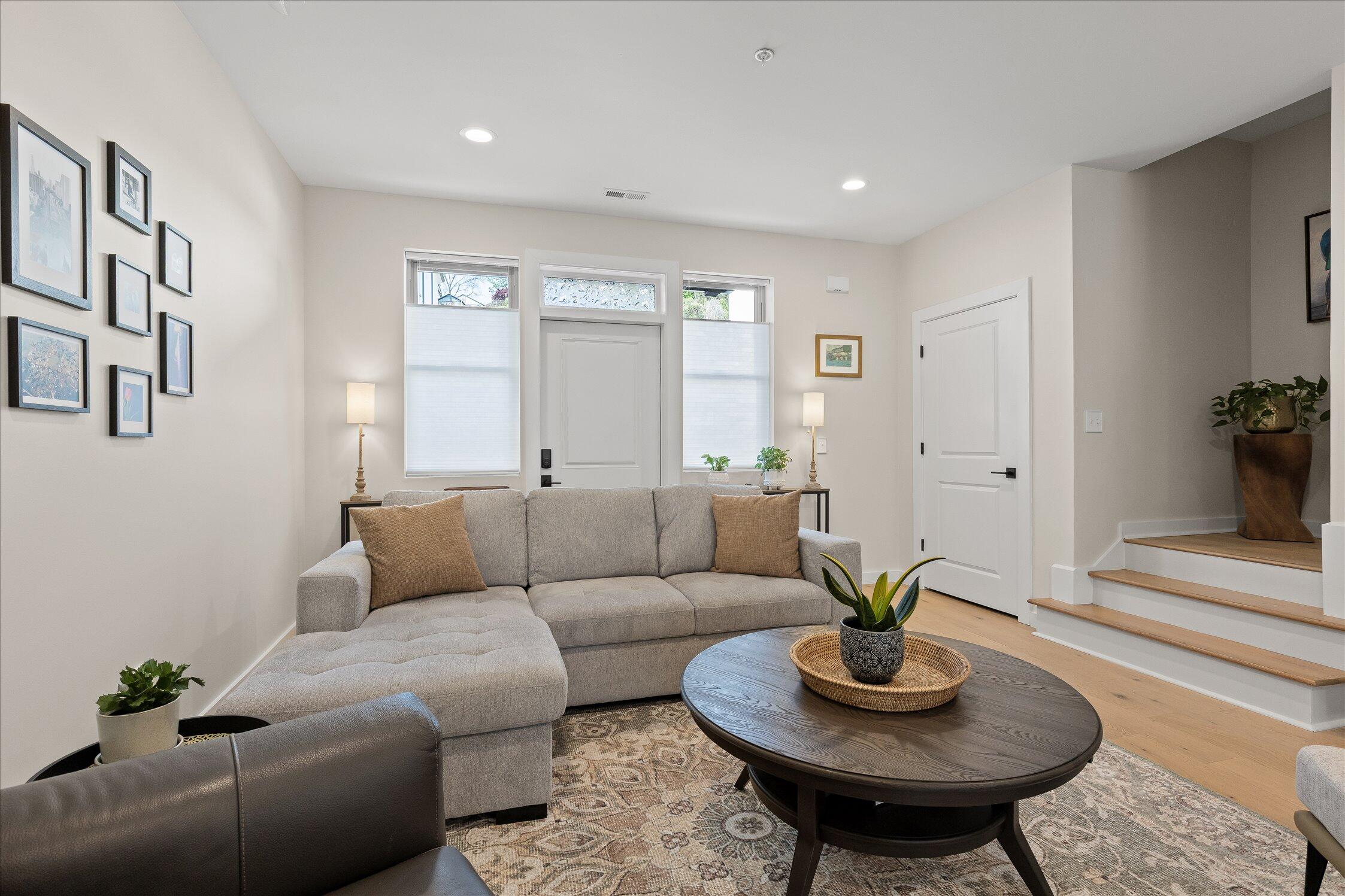 895 Cherokee Boulevard