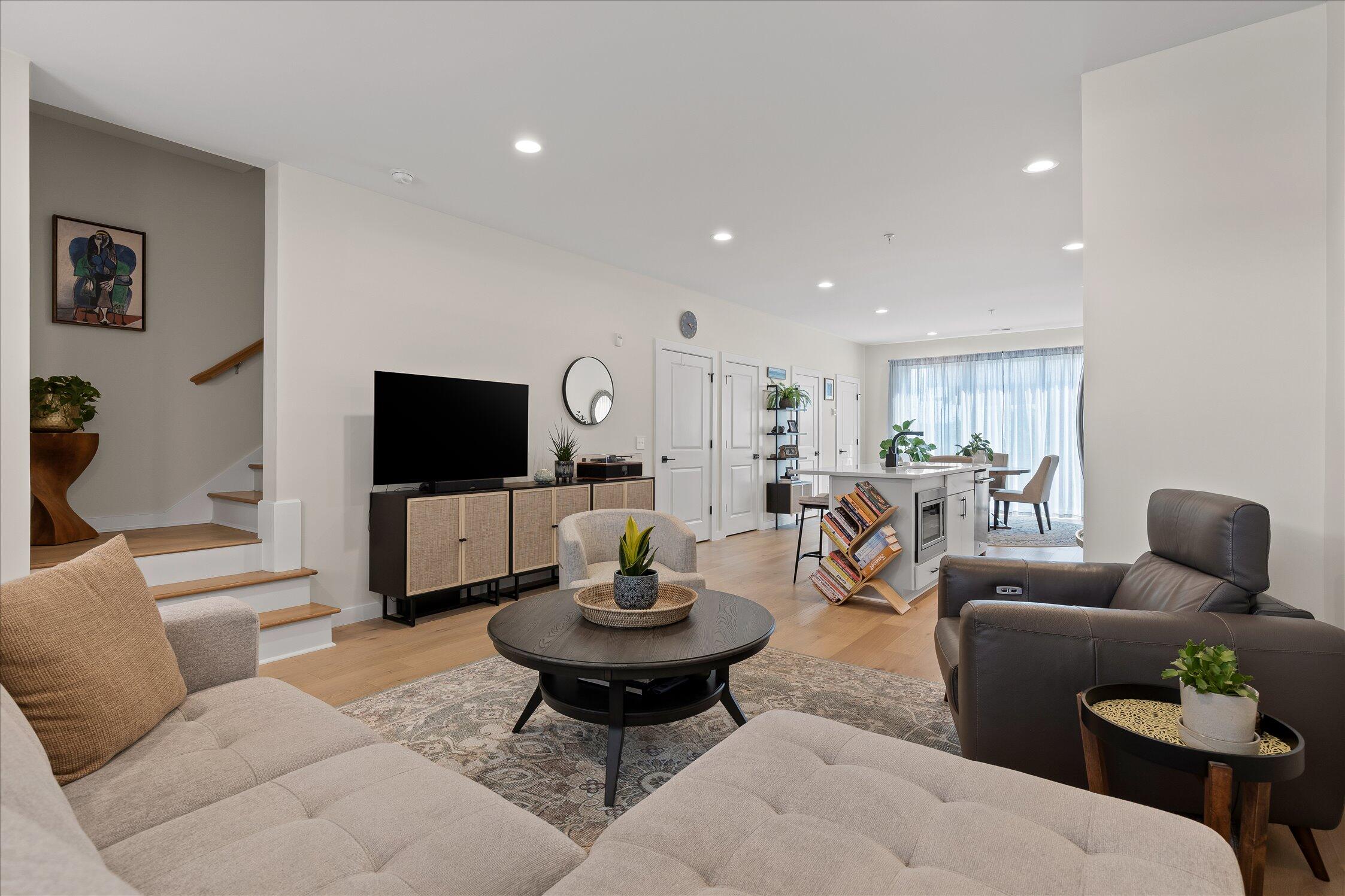 895 Cherokee Boulevard