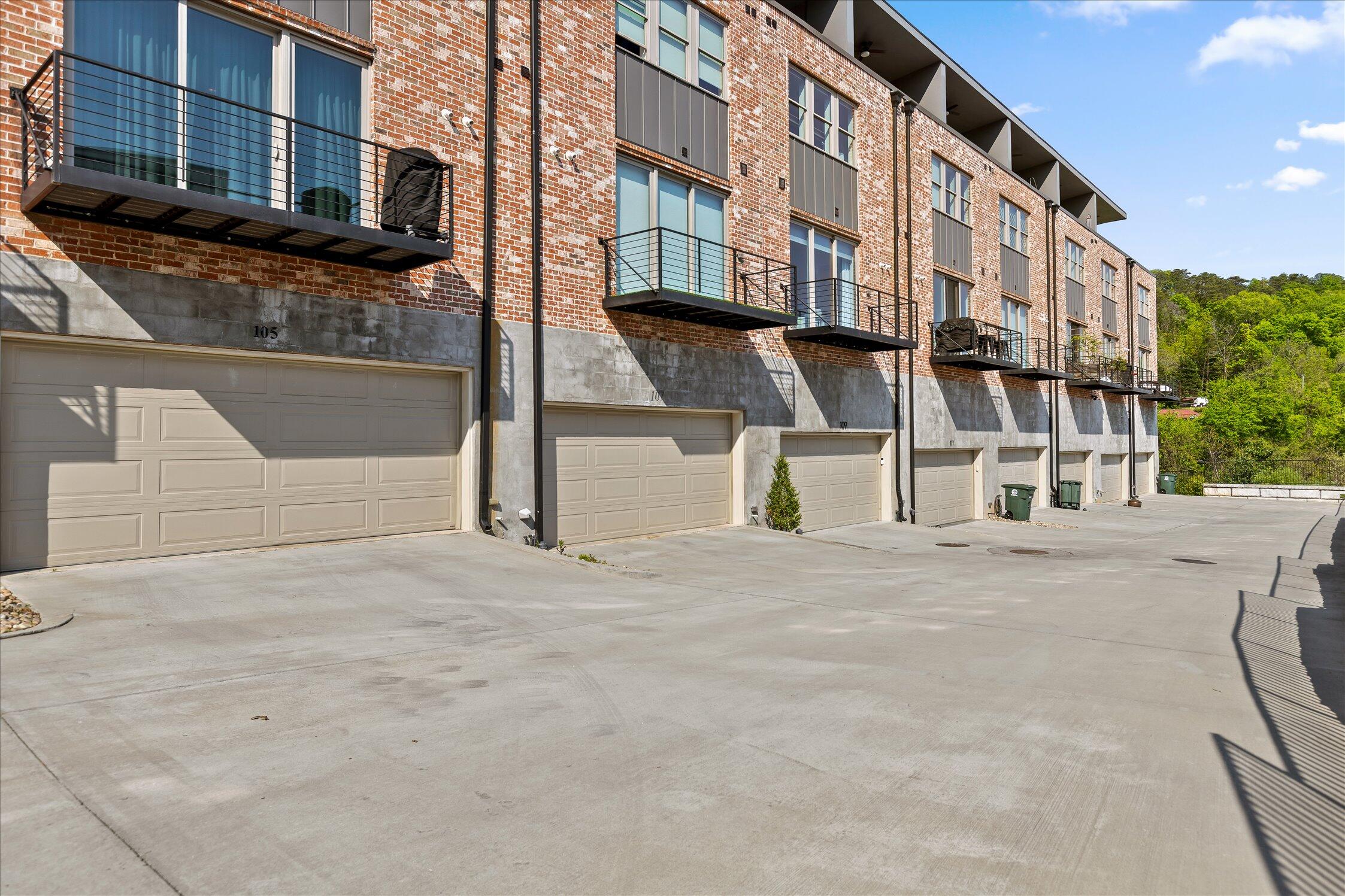 895 Cherokee Boulevard