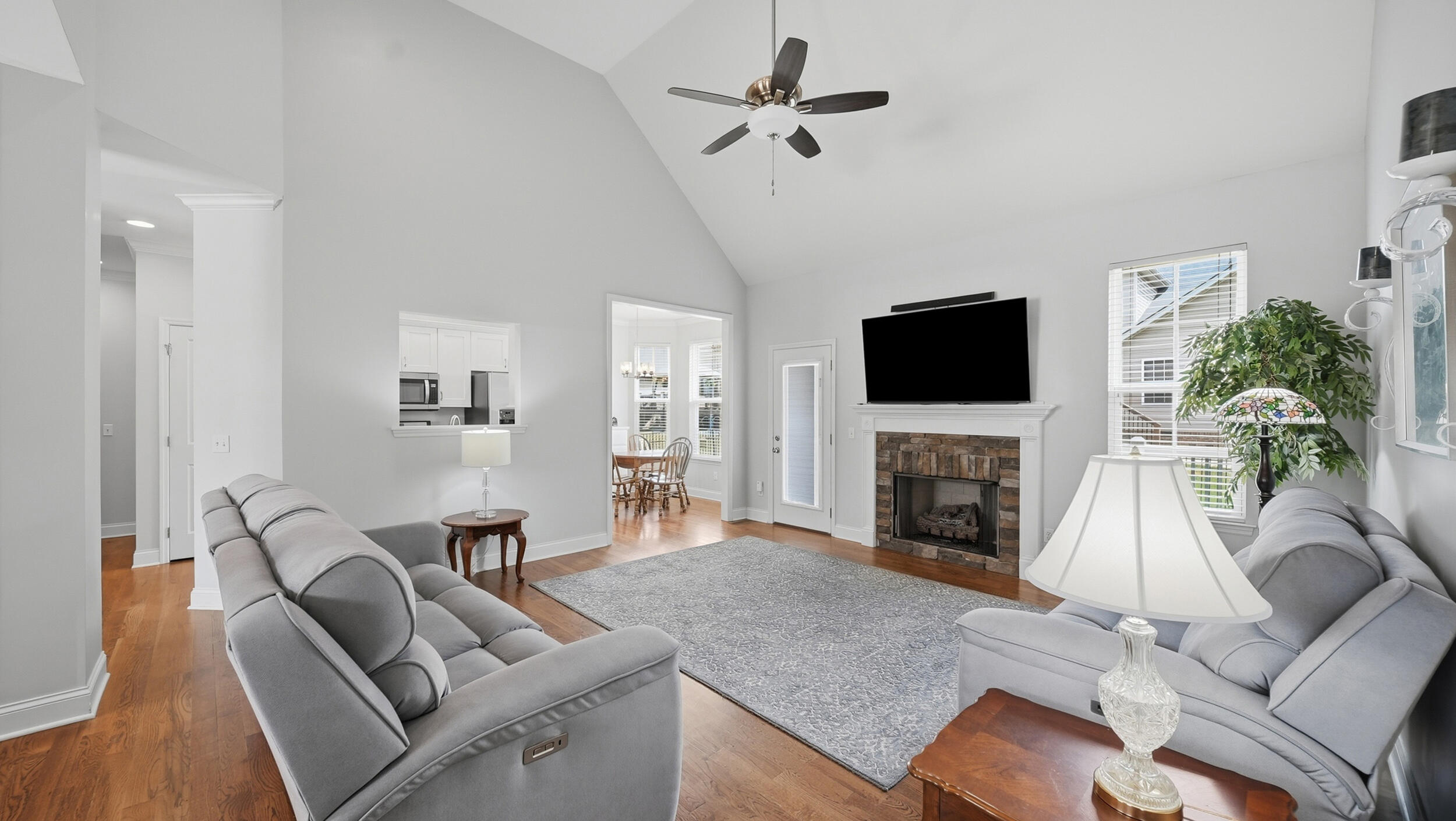 2824 Firethorne Lane