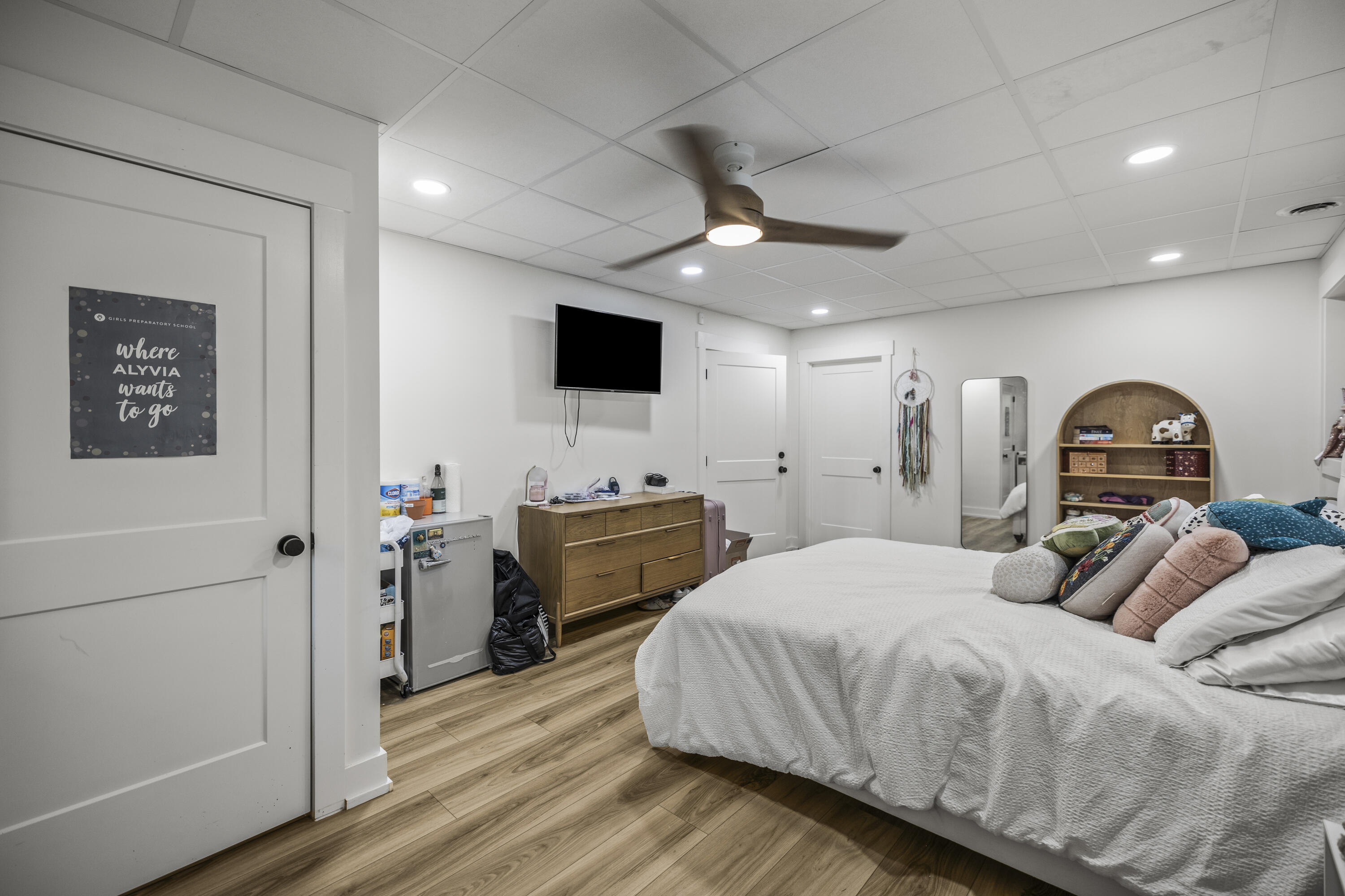 9035 Pleasant Lane