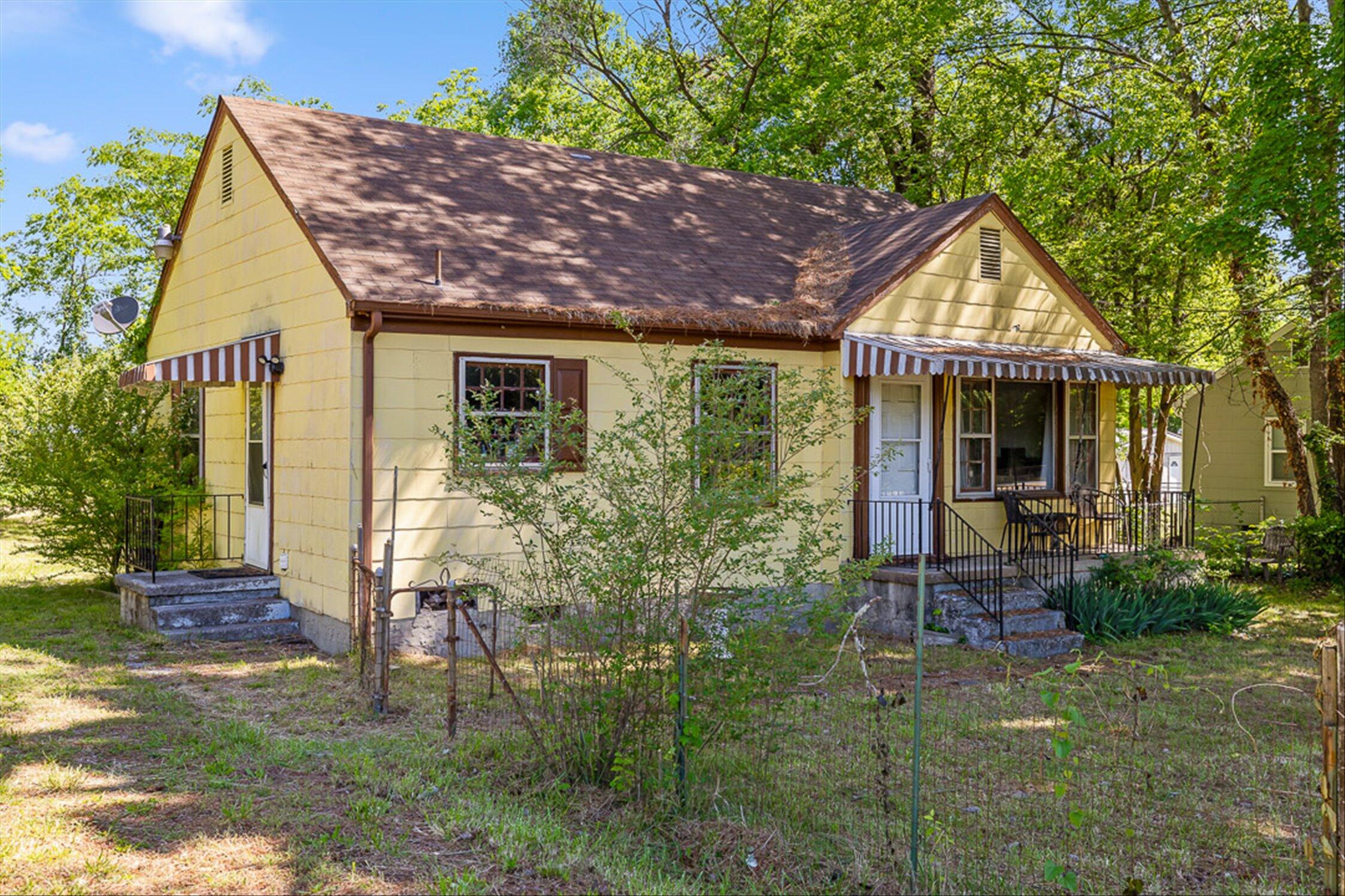 591 W Cloud Springs Road