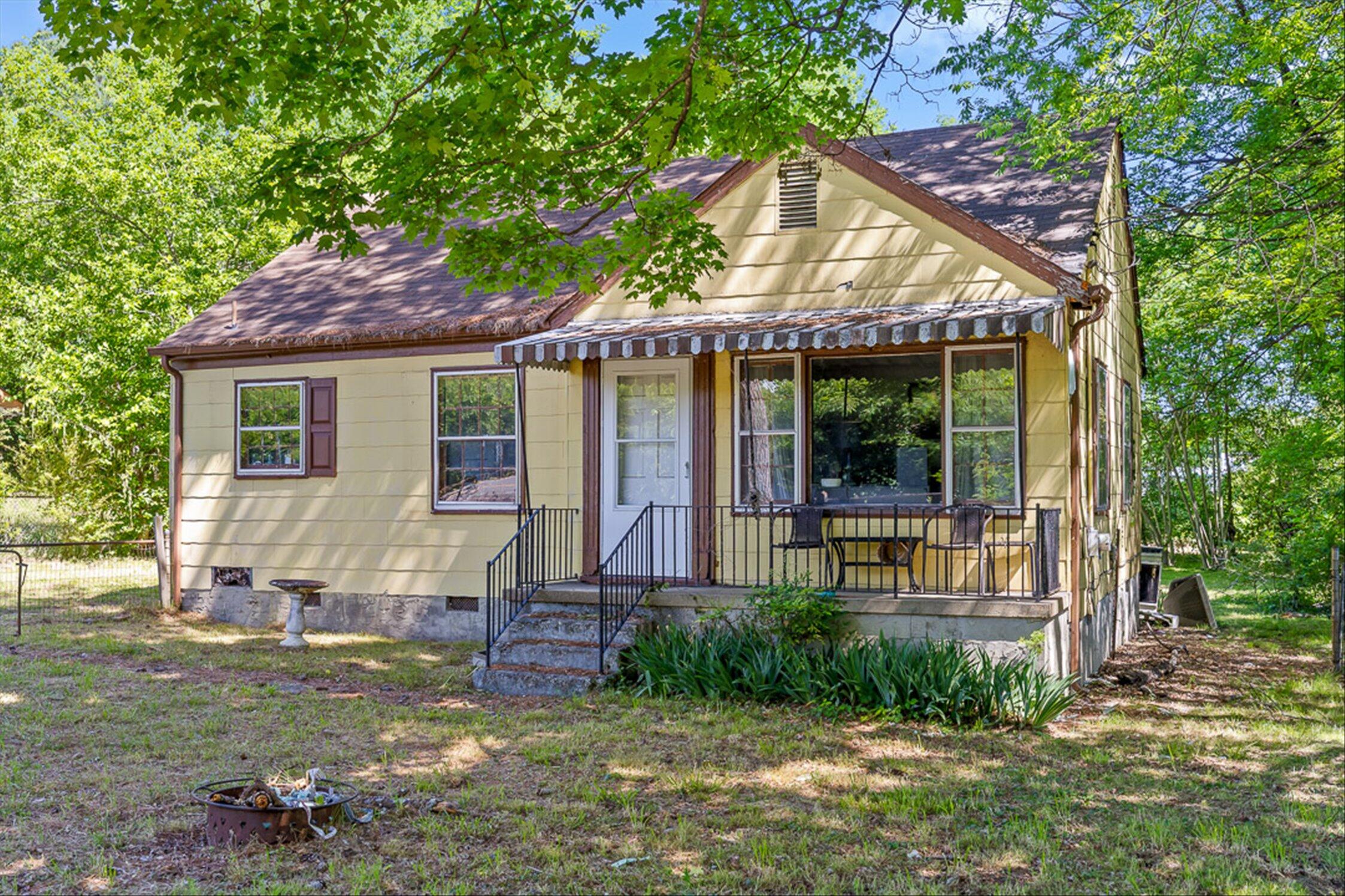 591 W Cloud Springs Road