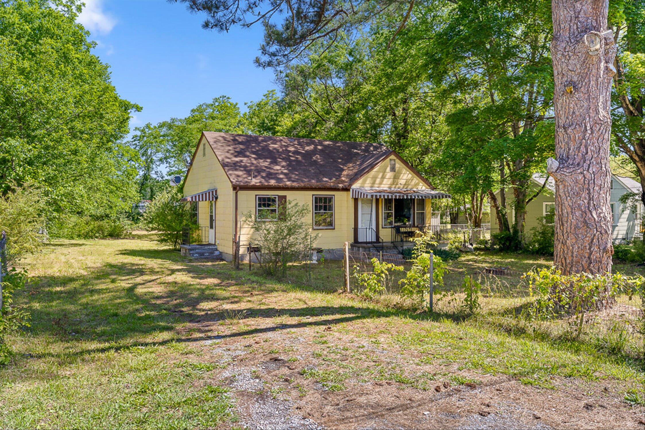 591 W Cloud Springs Road