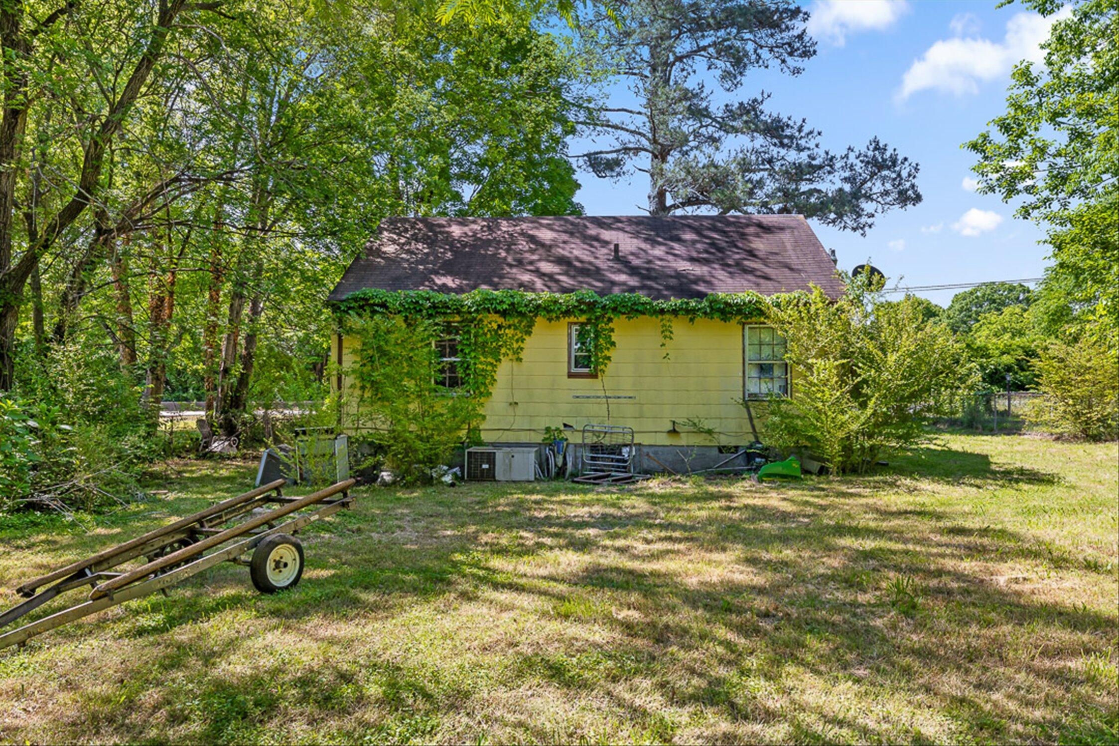 591 W Cloud Springs Road