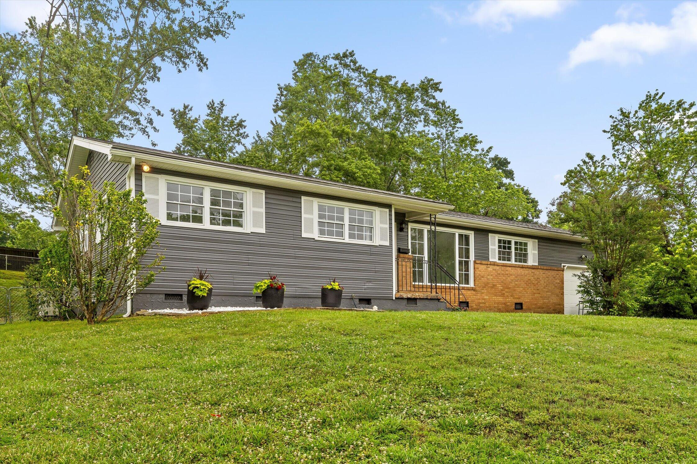 5742 Lyle Circle