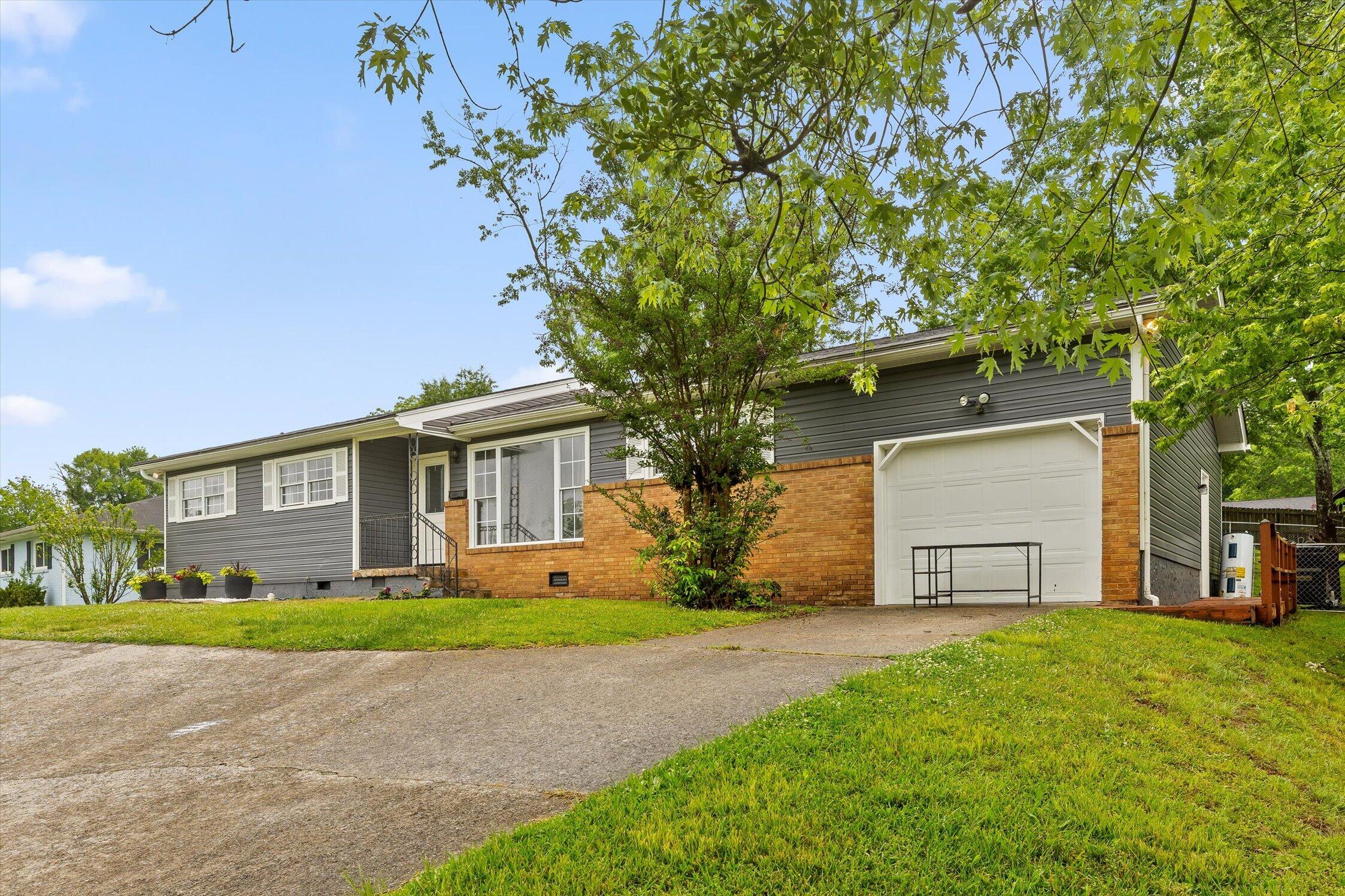 5742 Lyle Circle