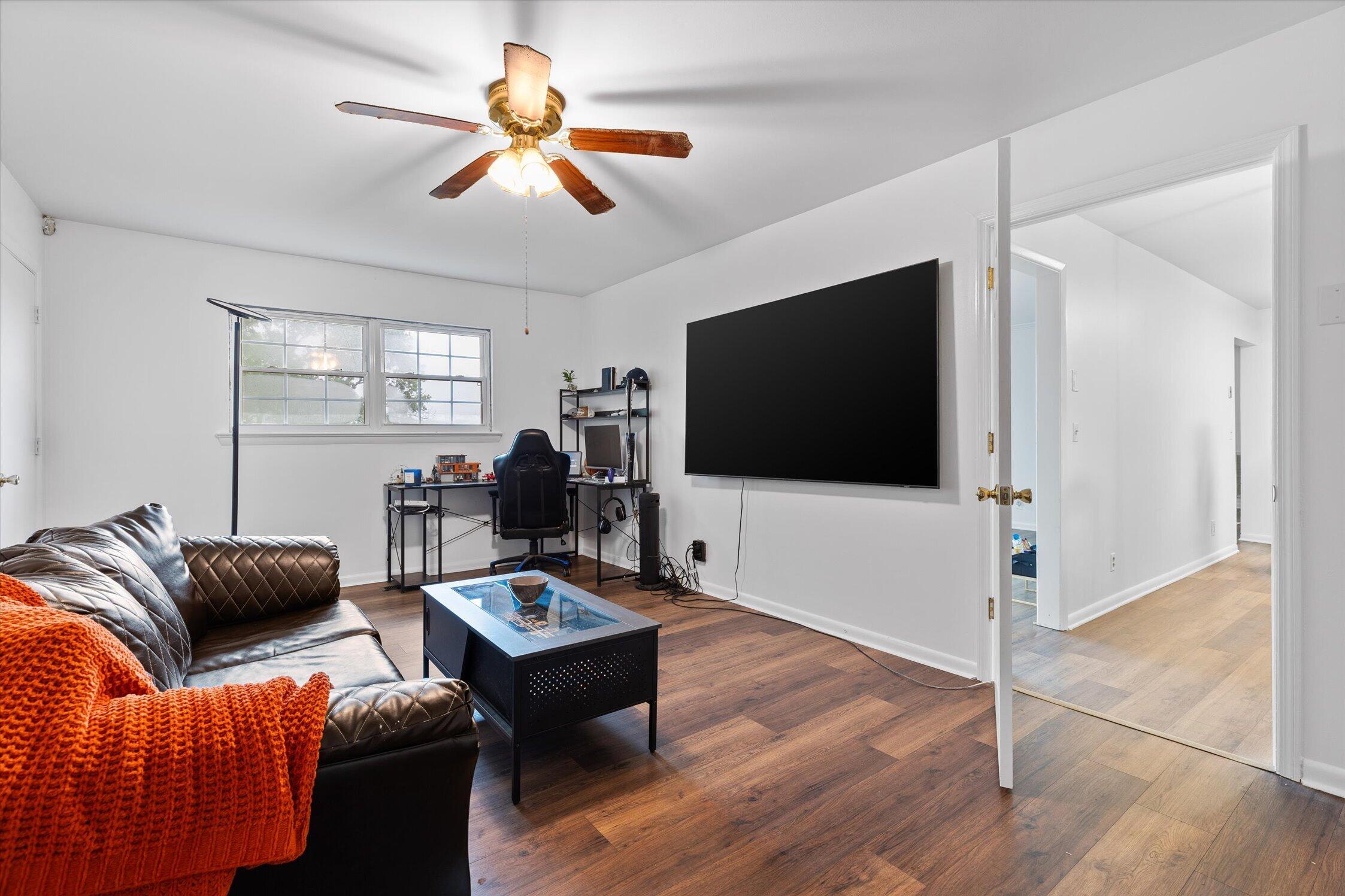 5742 Lyle Circle