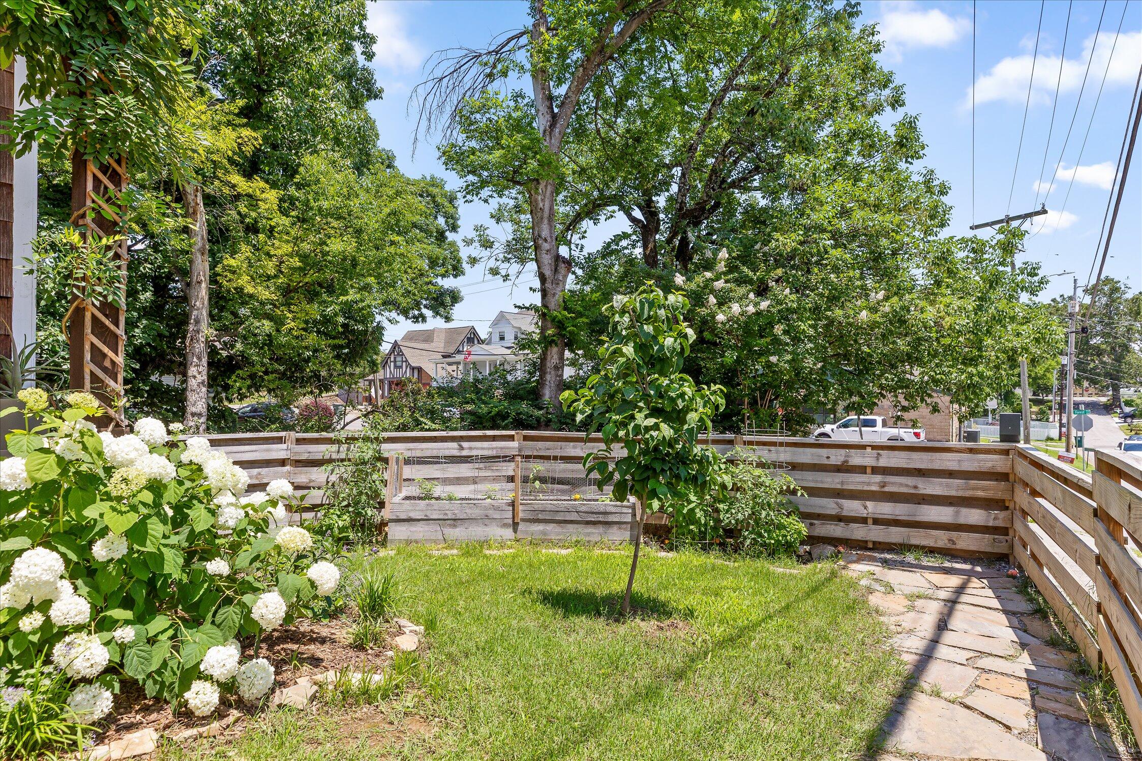 811 Forest Avenue