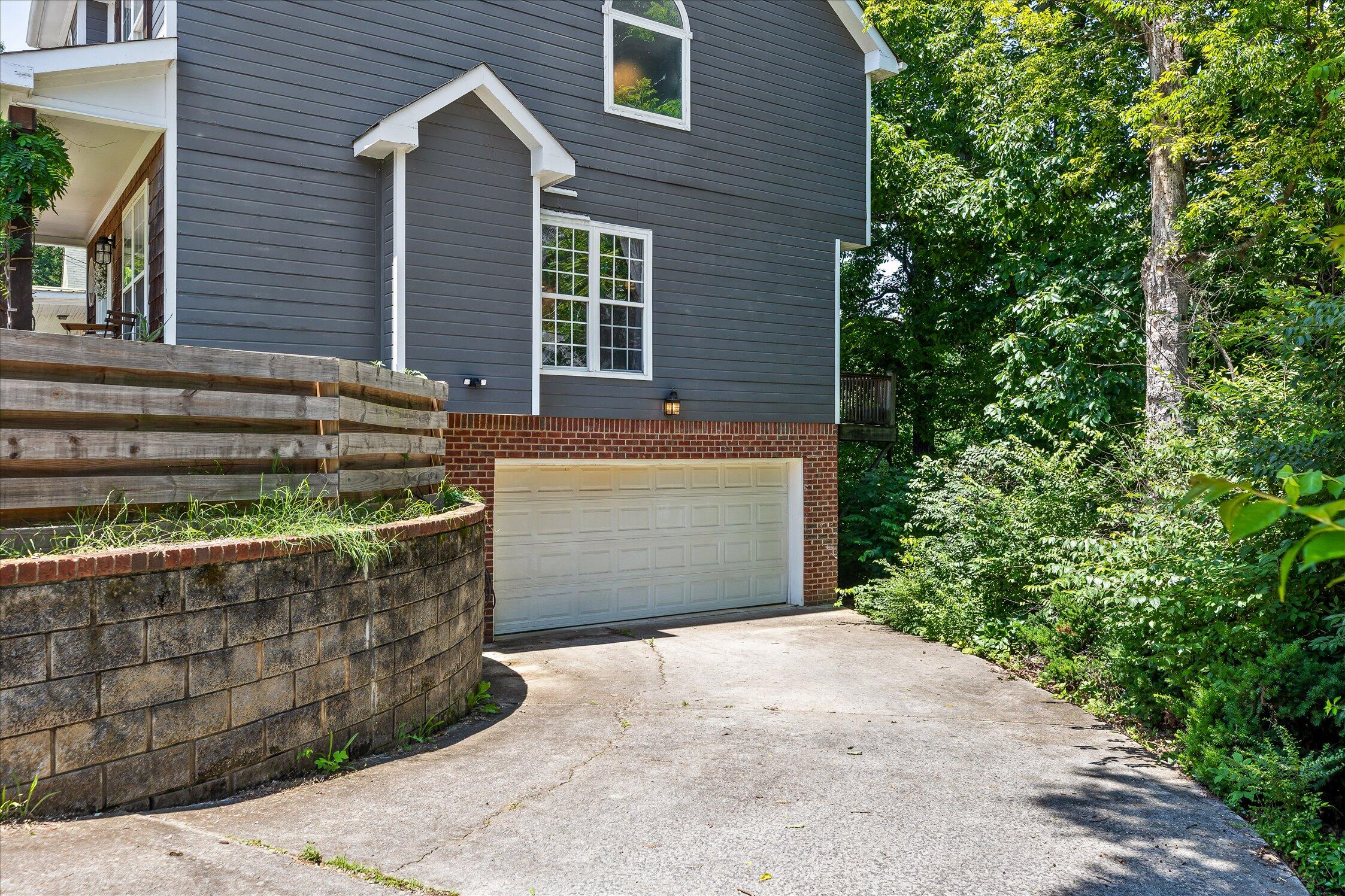 811 Forest Avenue