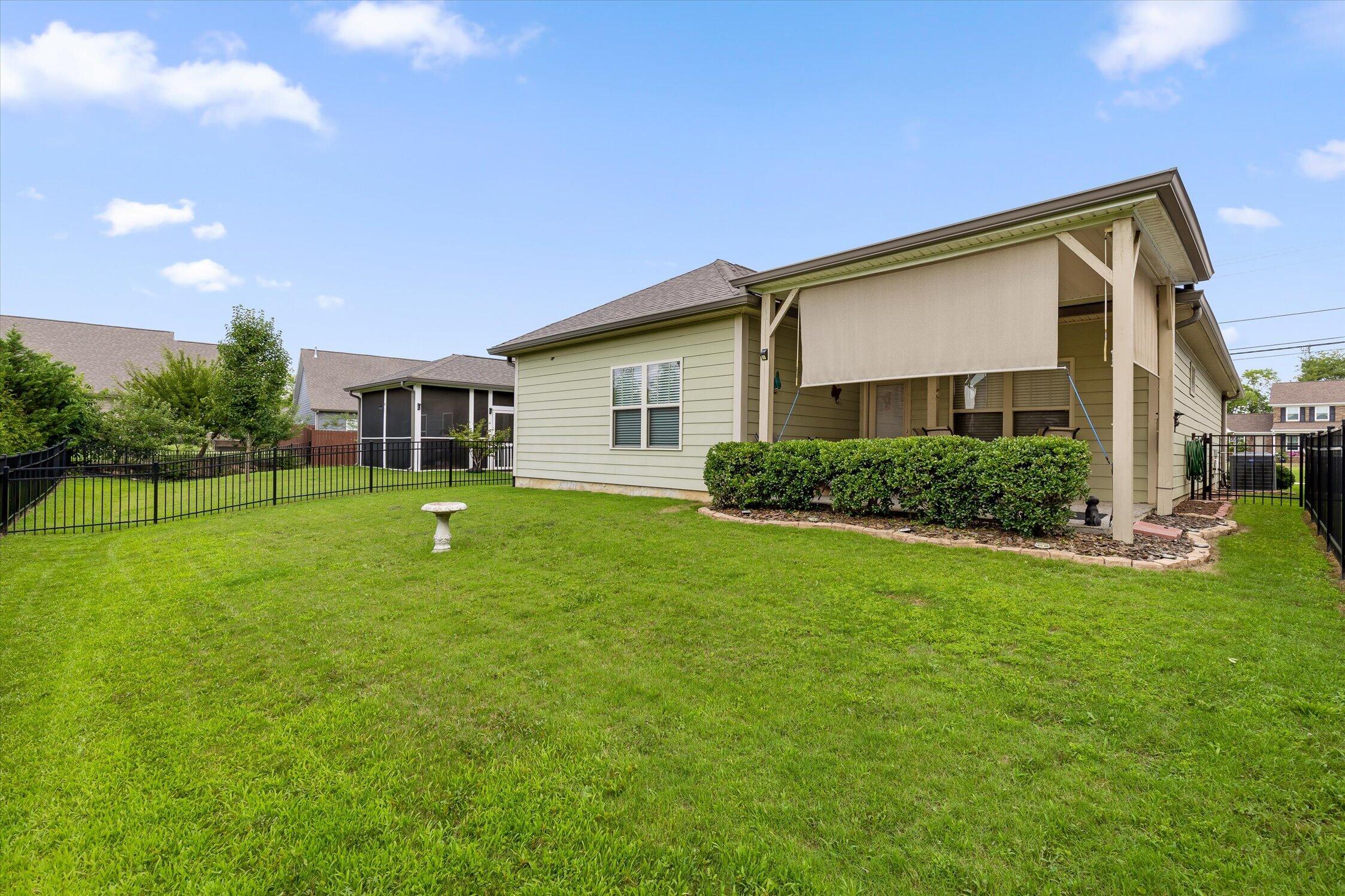 8242 Roy Lane