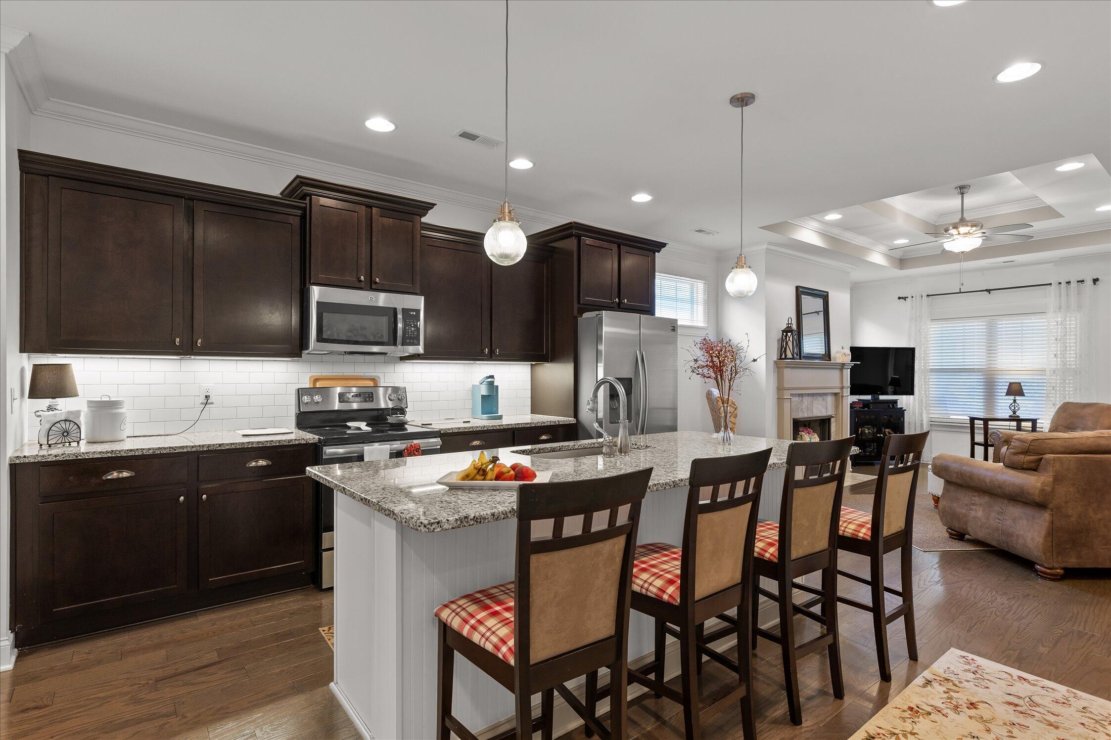 8242 Roy Lane