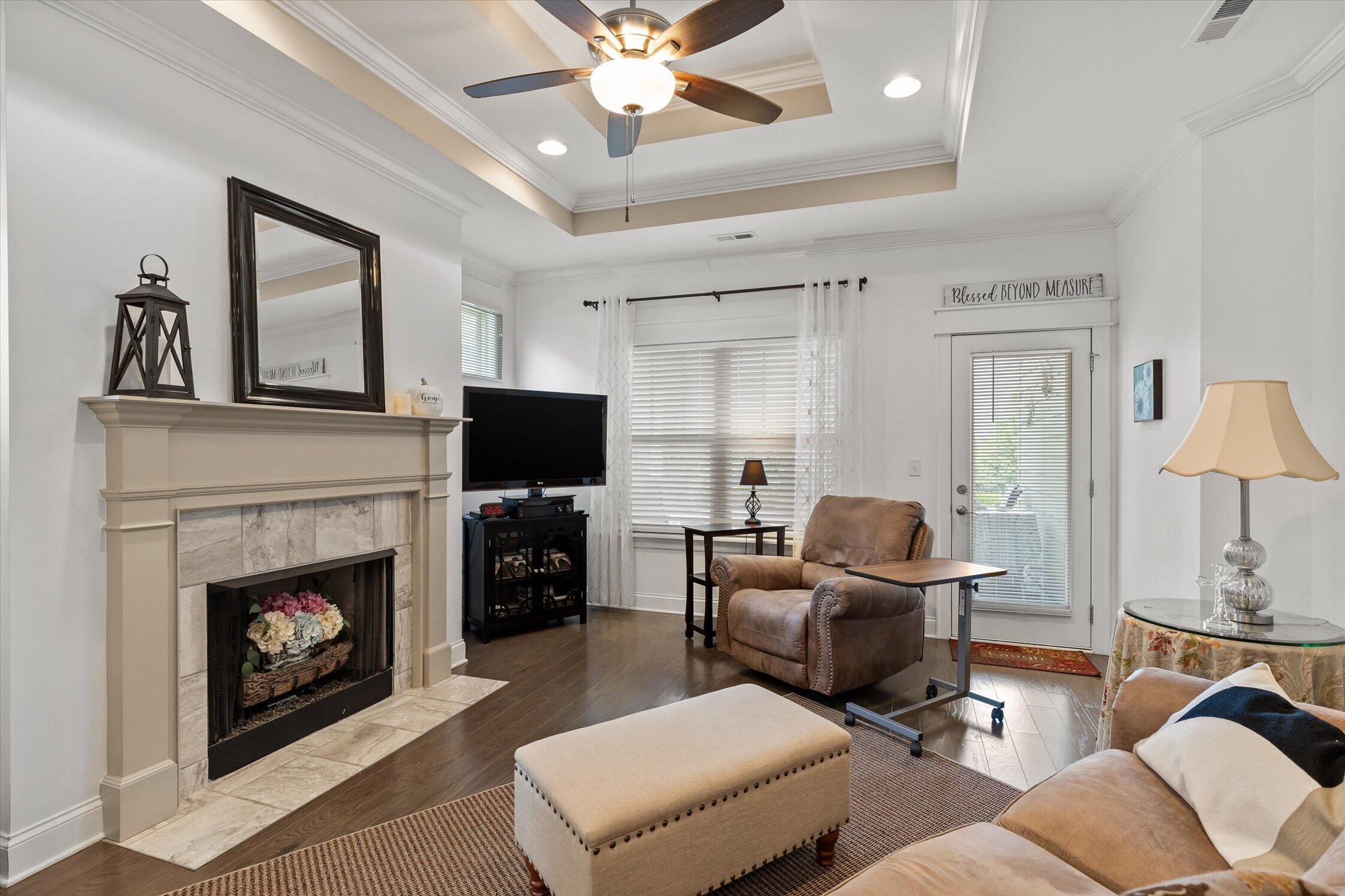 8242 Roy Lane