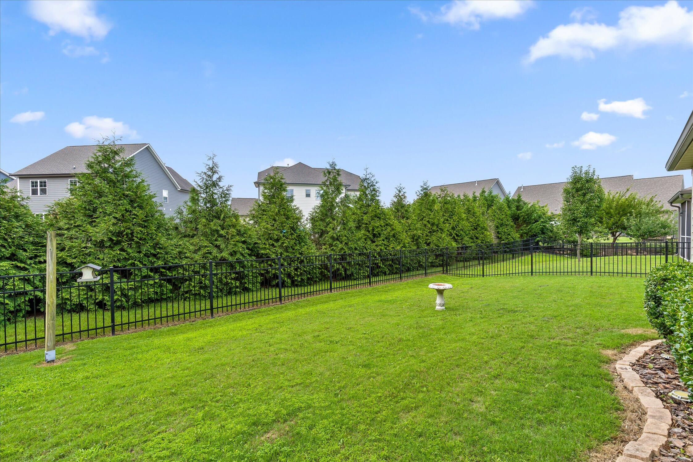 8242 Roy Lane