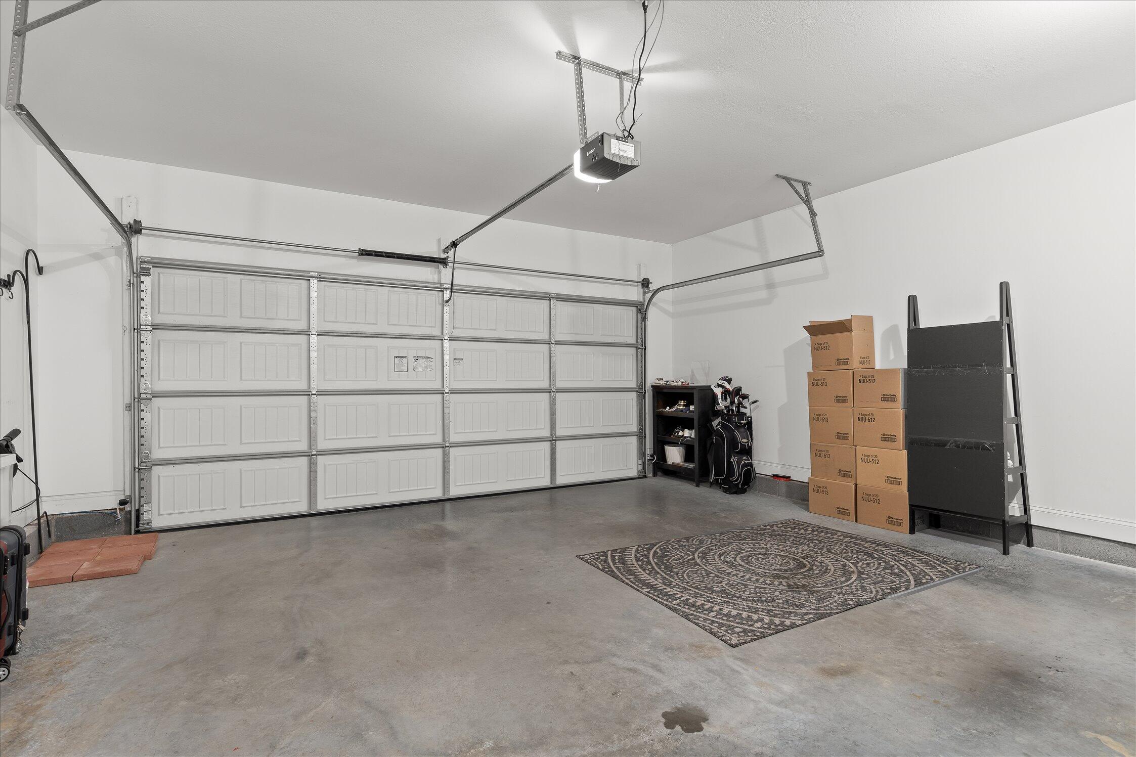 8242 Roy Lane