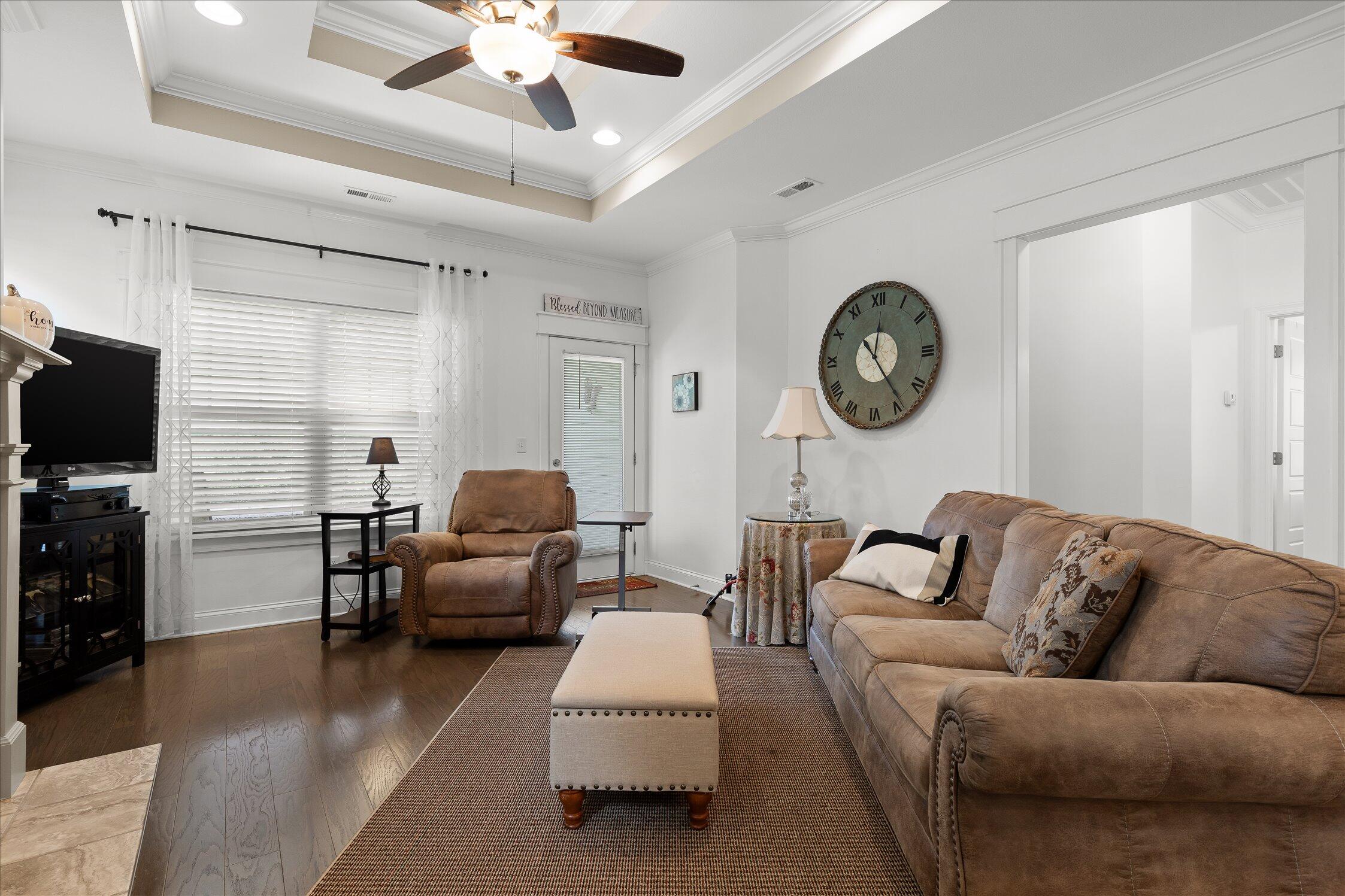 8242 Roy Lane