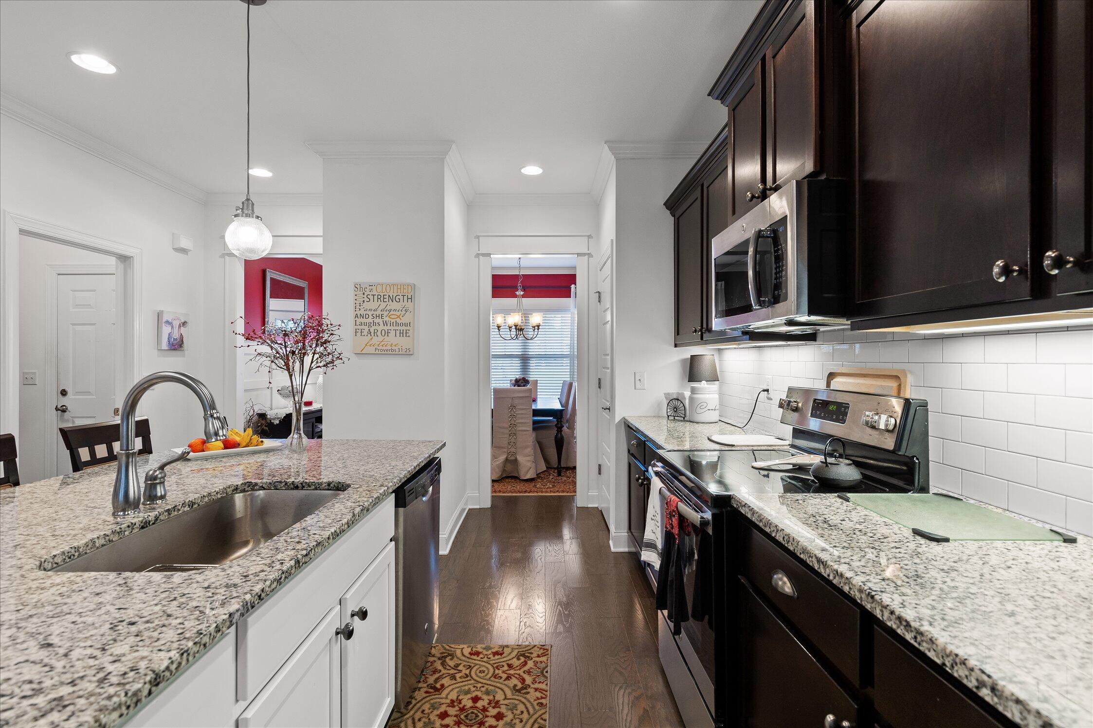 8242 Roy Lane