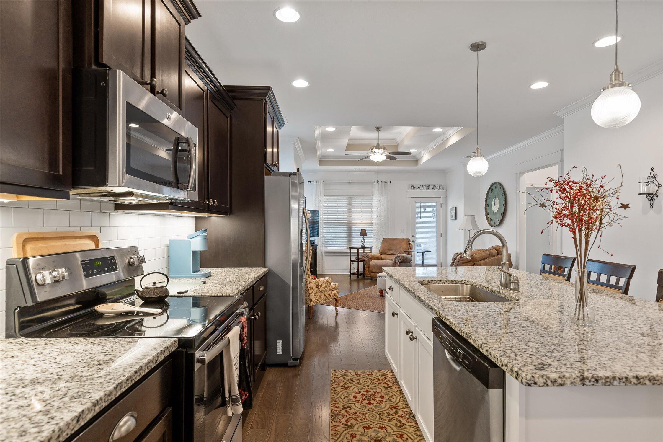 8242 Roy Lane