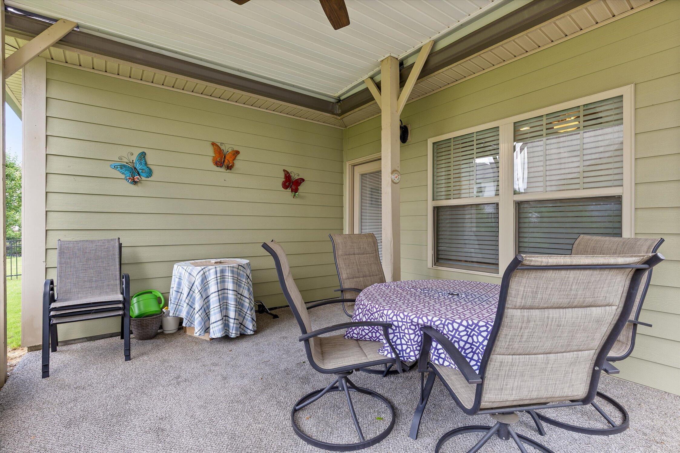 8242 Roy Lane