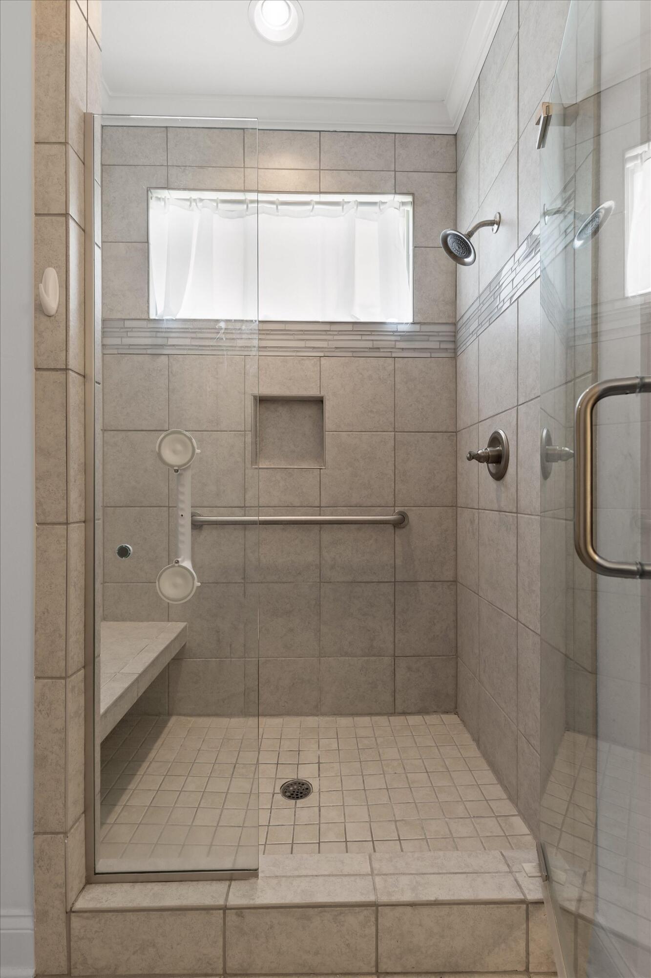 8242 Roy Lane