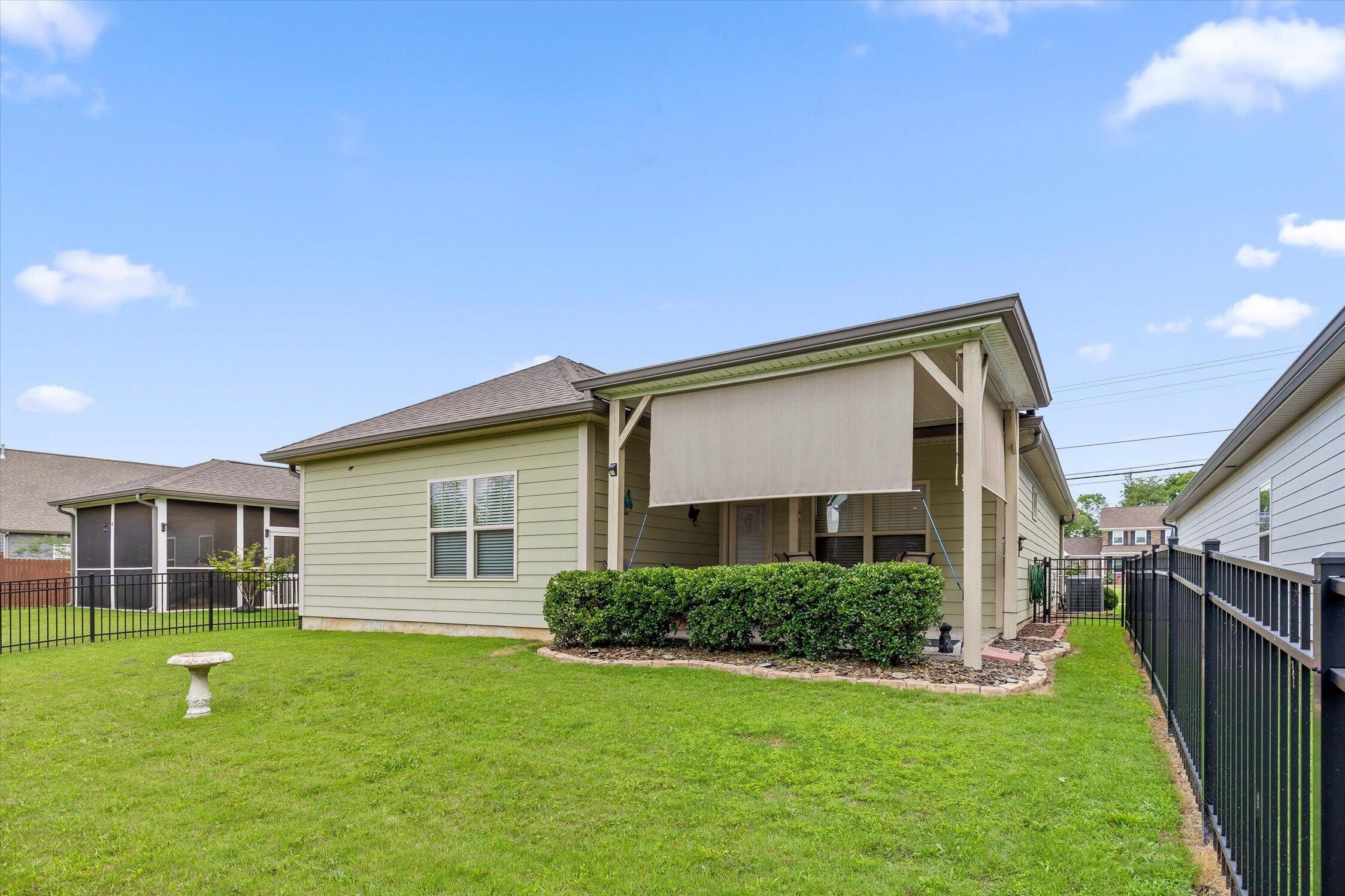 8242 Roy Lane