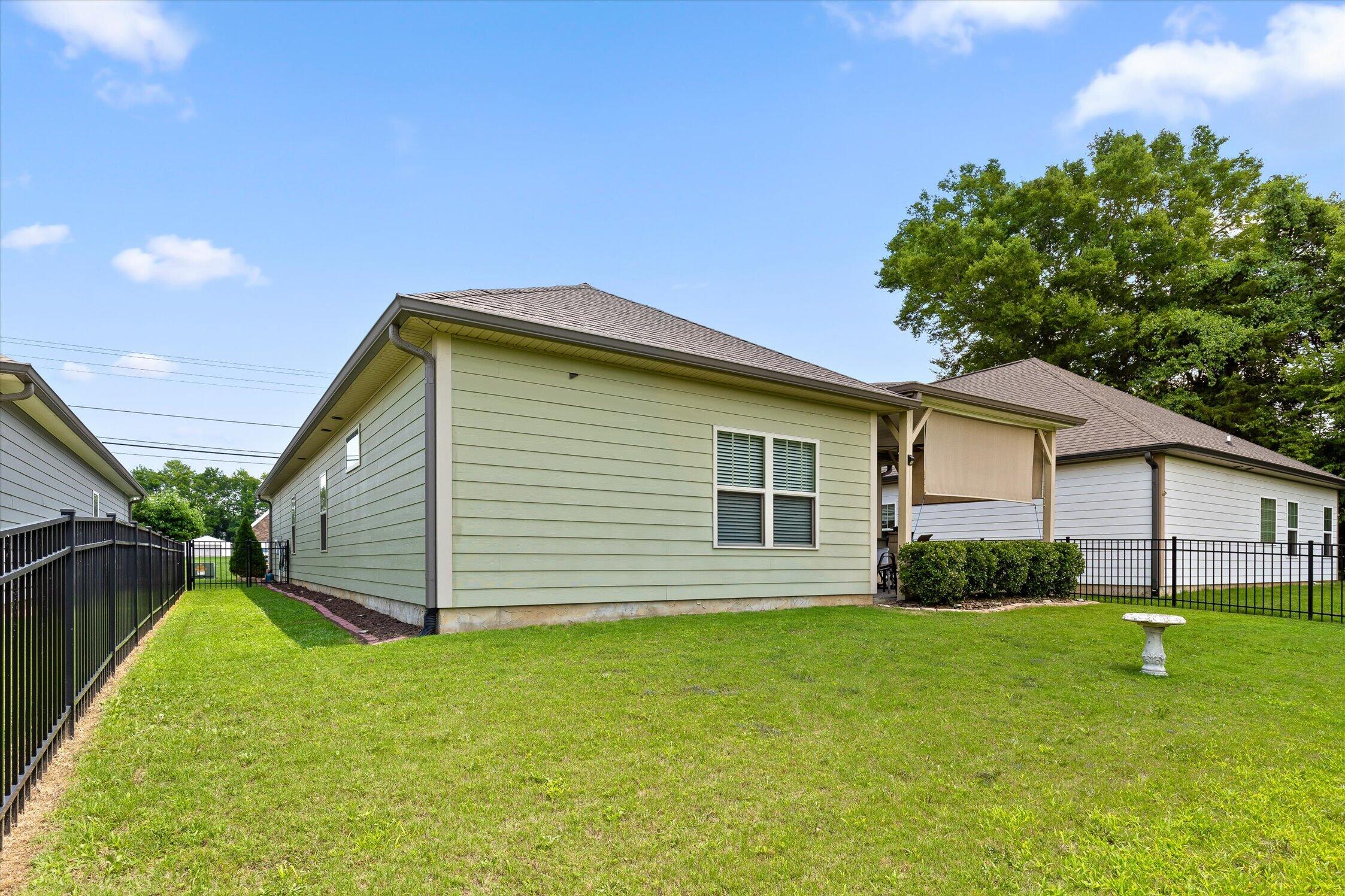 8242 Roy Lane