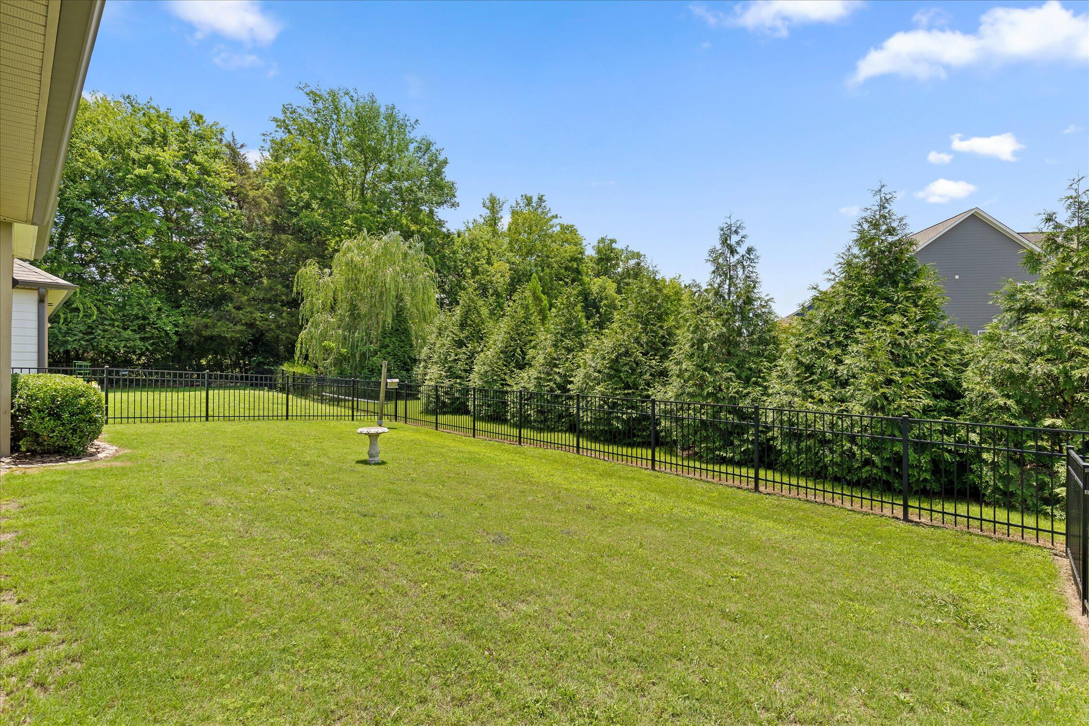 8242 Roy Lane