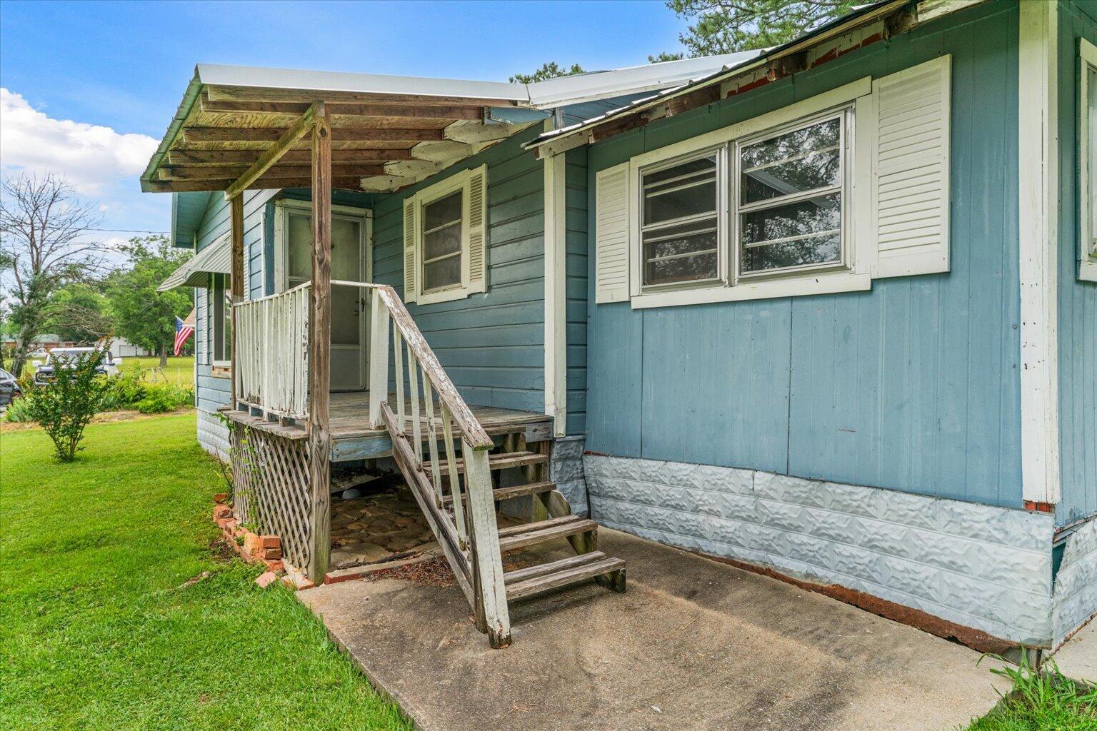 8082 Red Bud Road NE