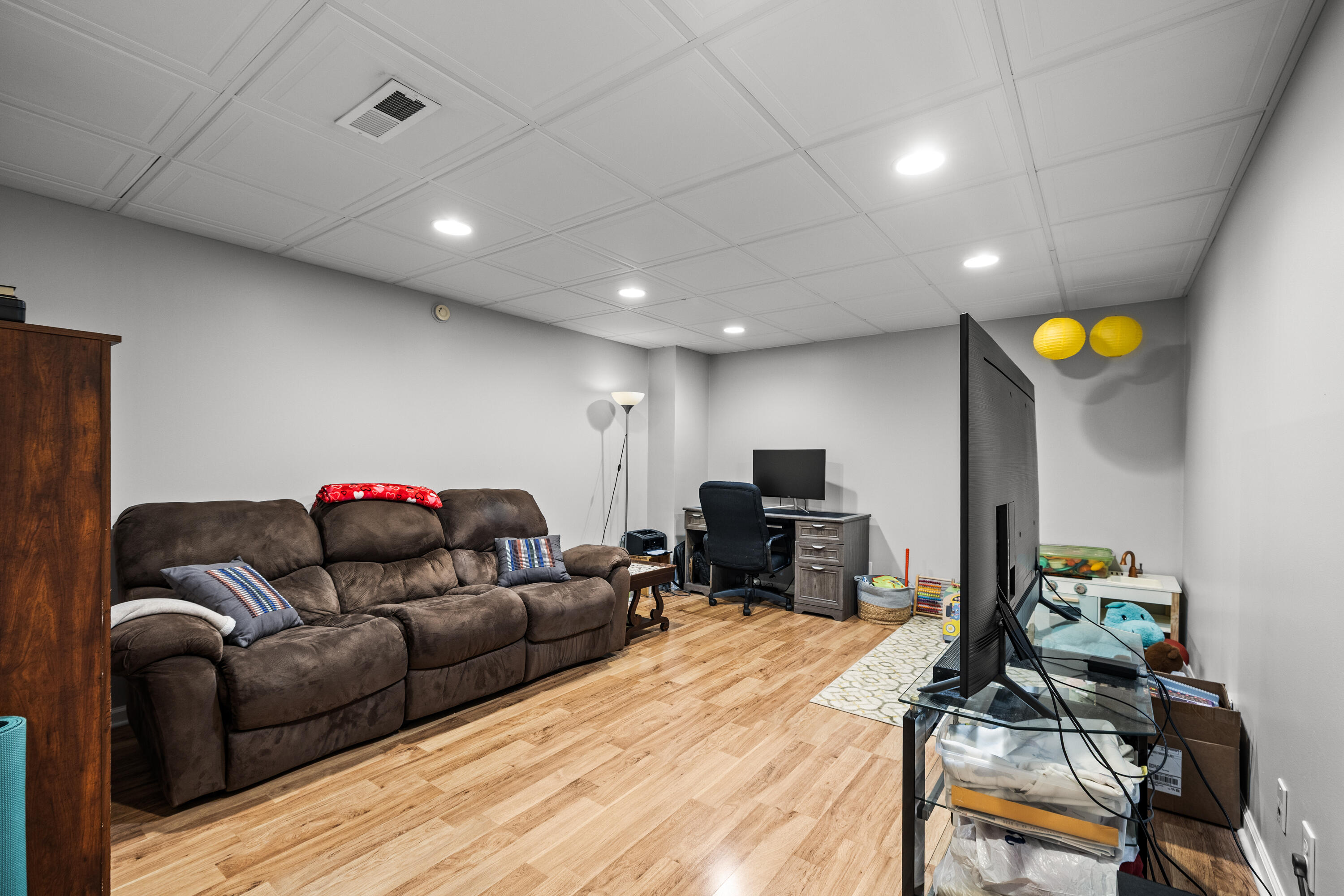 8916 Wings Way