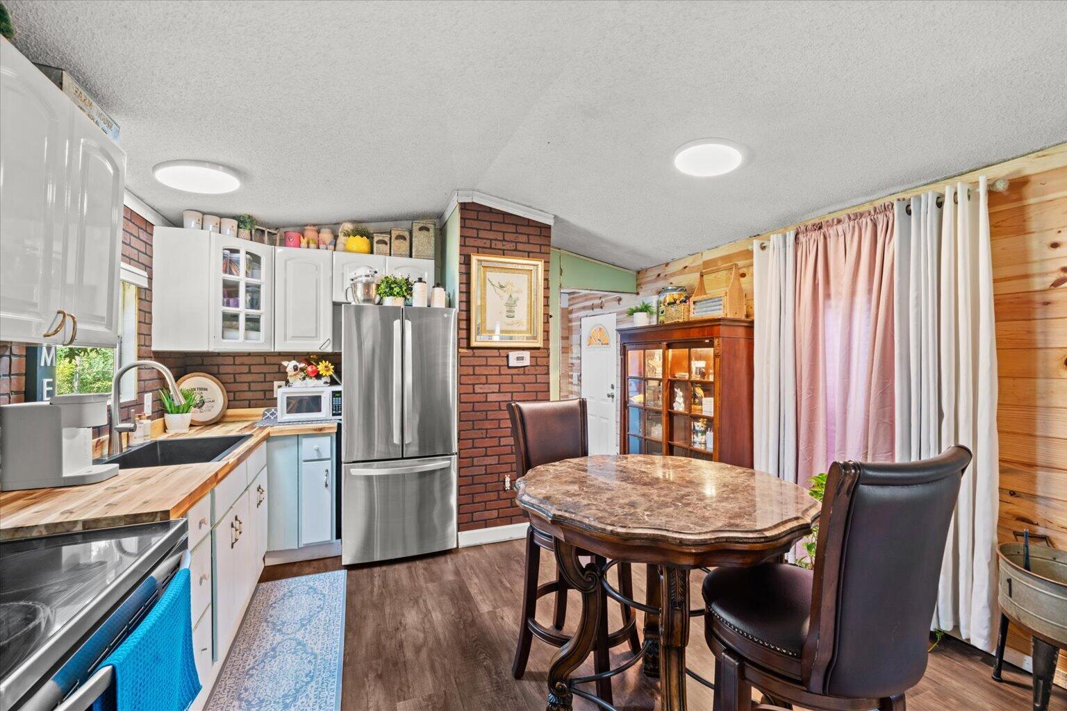 1506 Meadowlark Drive NE