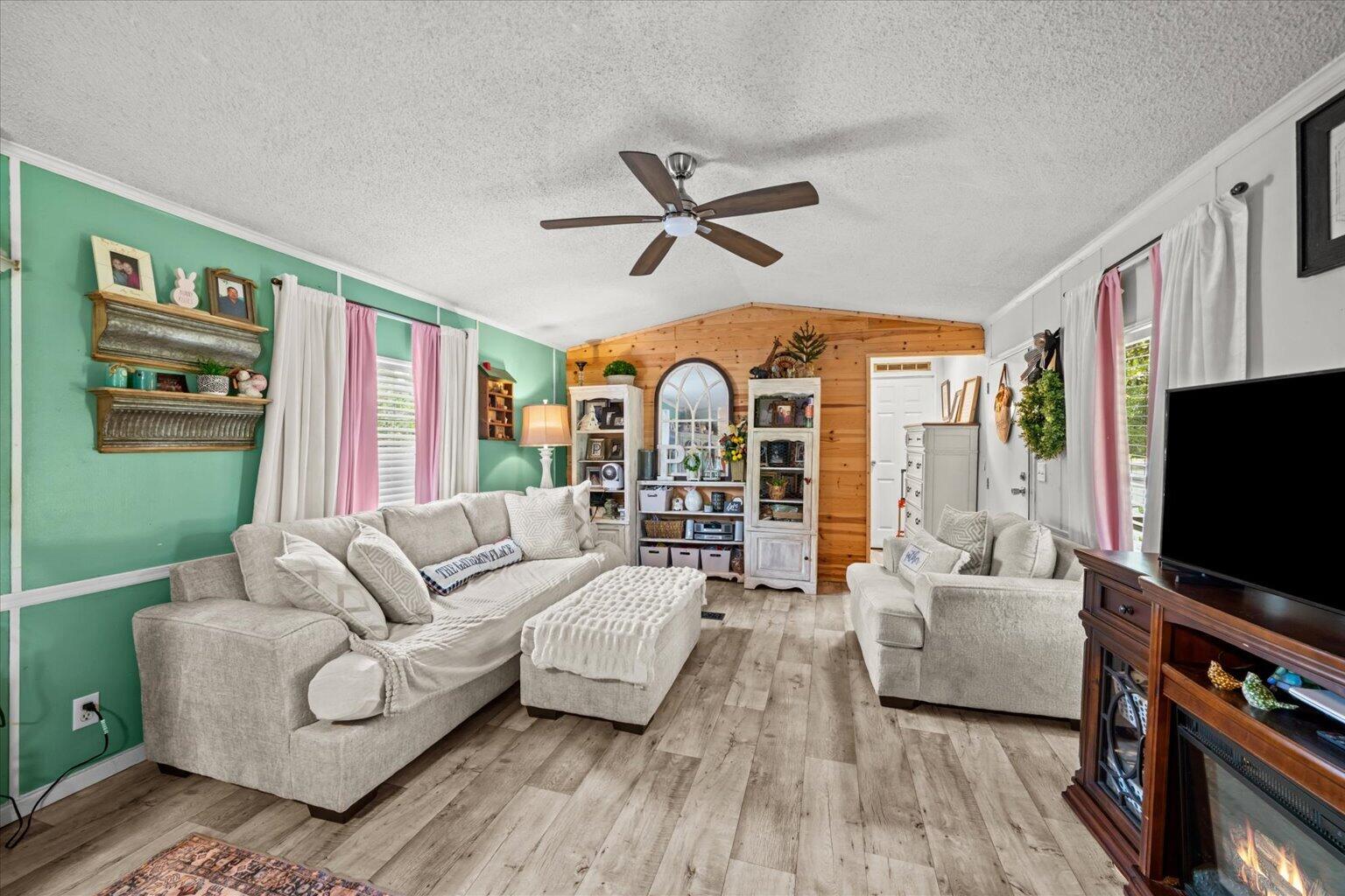 1506 Meadowlark Drive NE