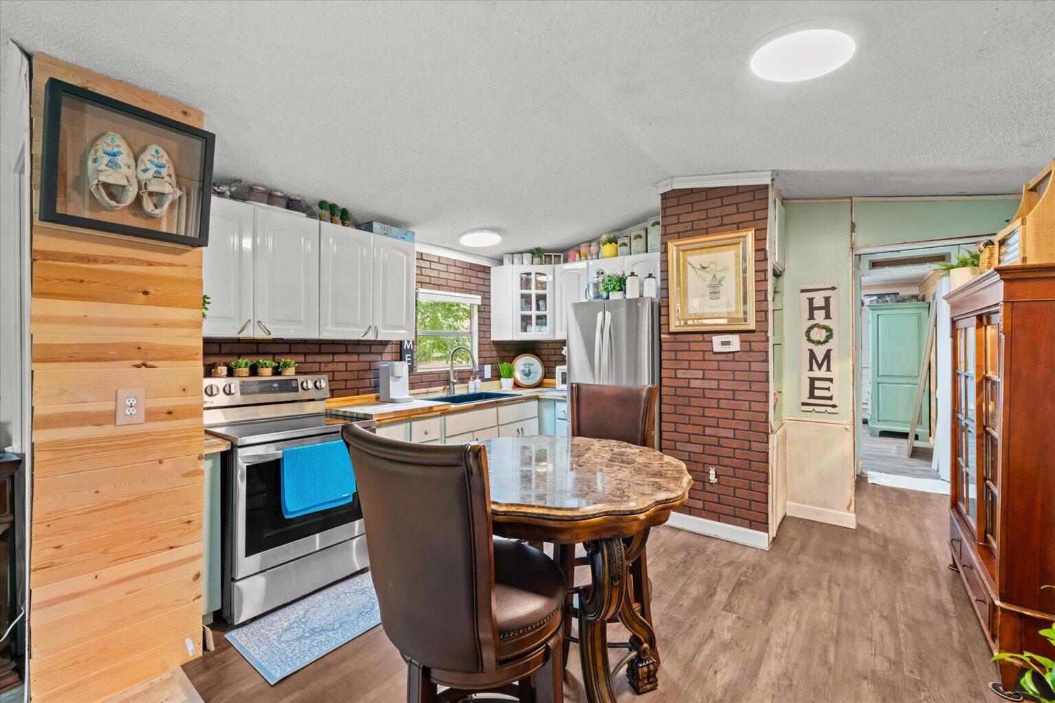 1506 Meadowlark Drive NE
