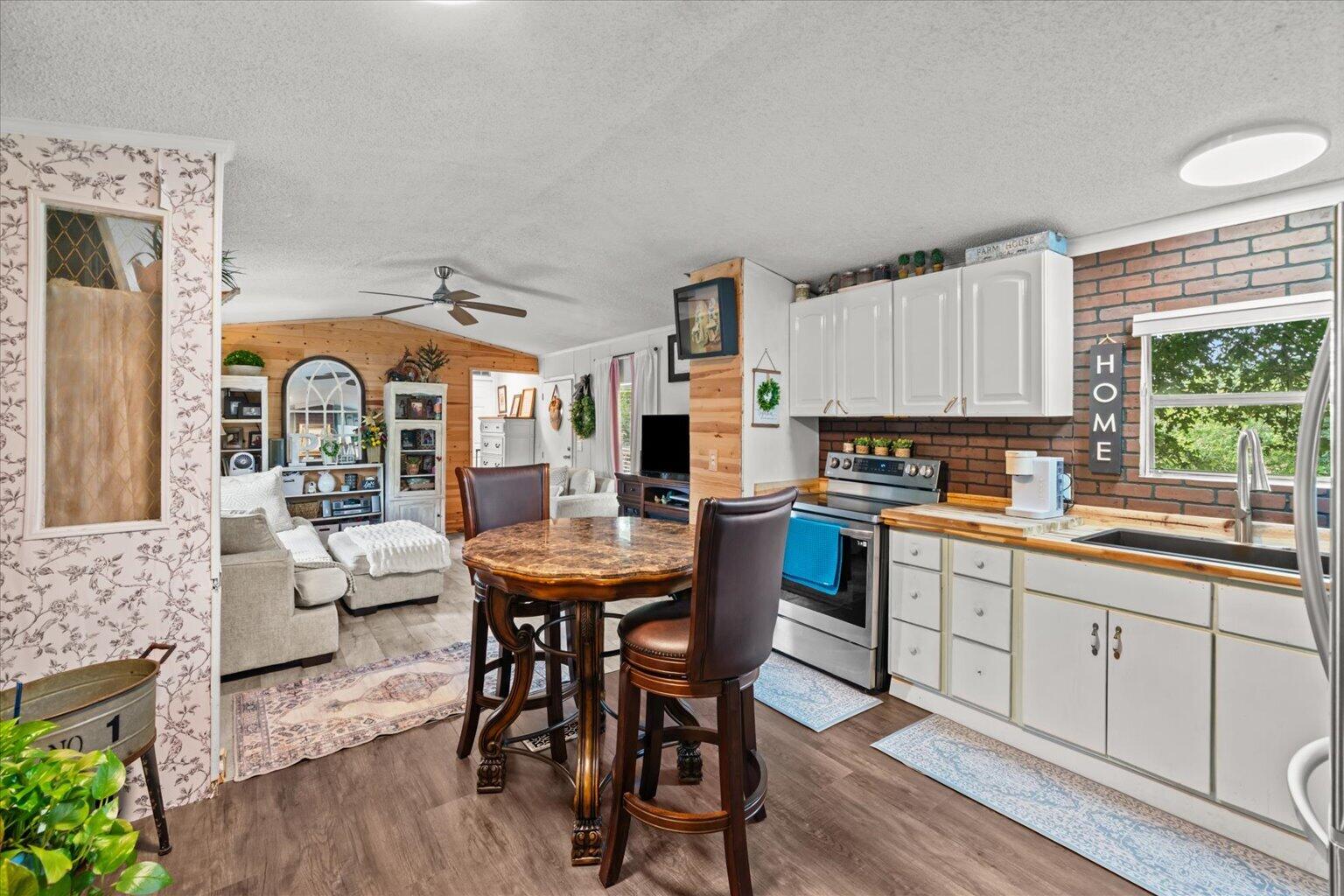 1506 Meadowlark Drive NE