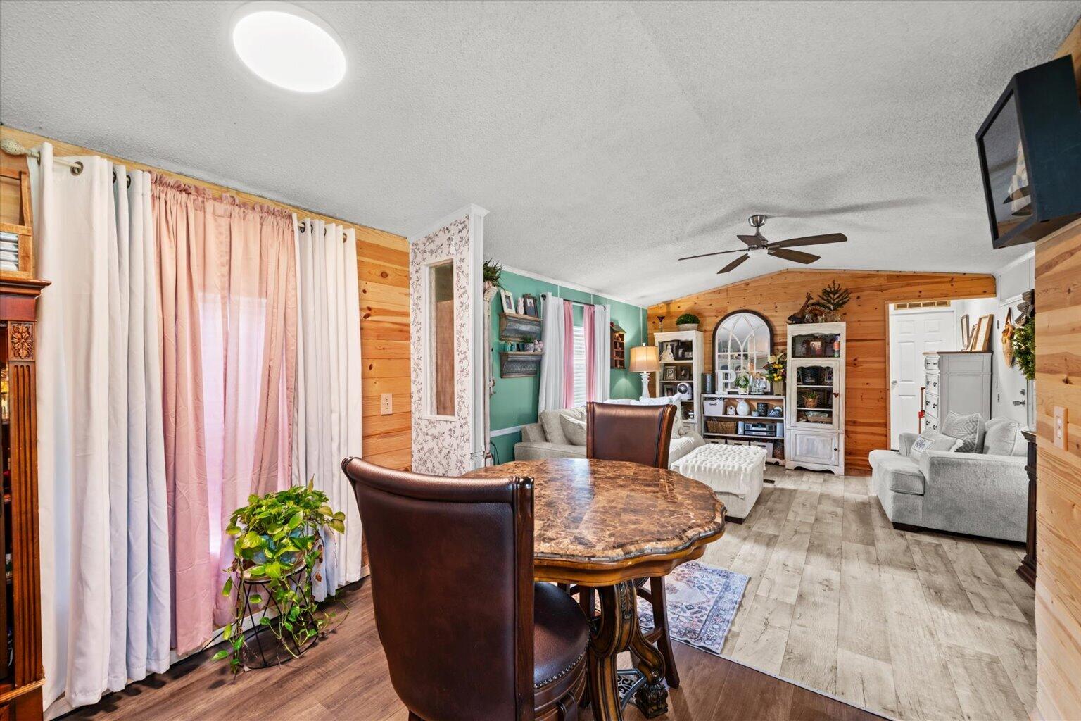 1506 Meadowlark Drive NE