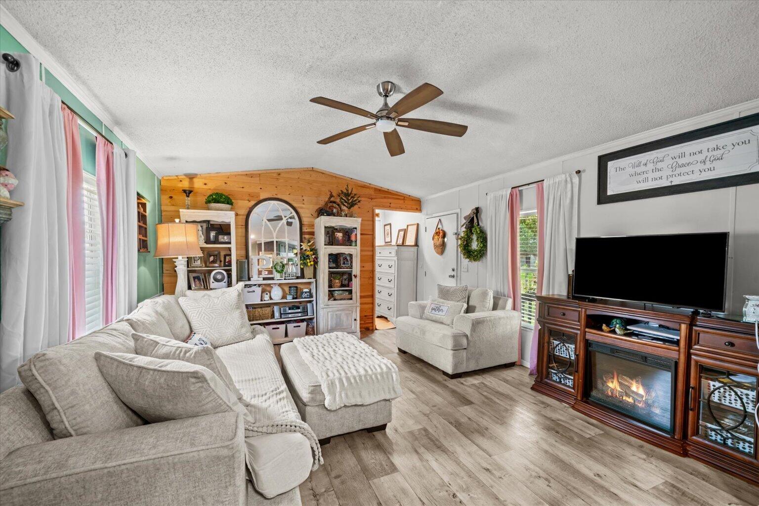 1506 Meadowlark Drive NE