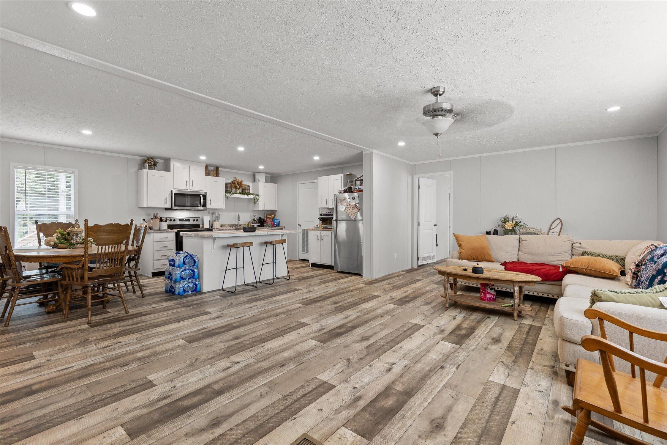 3277 Hurricane Road