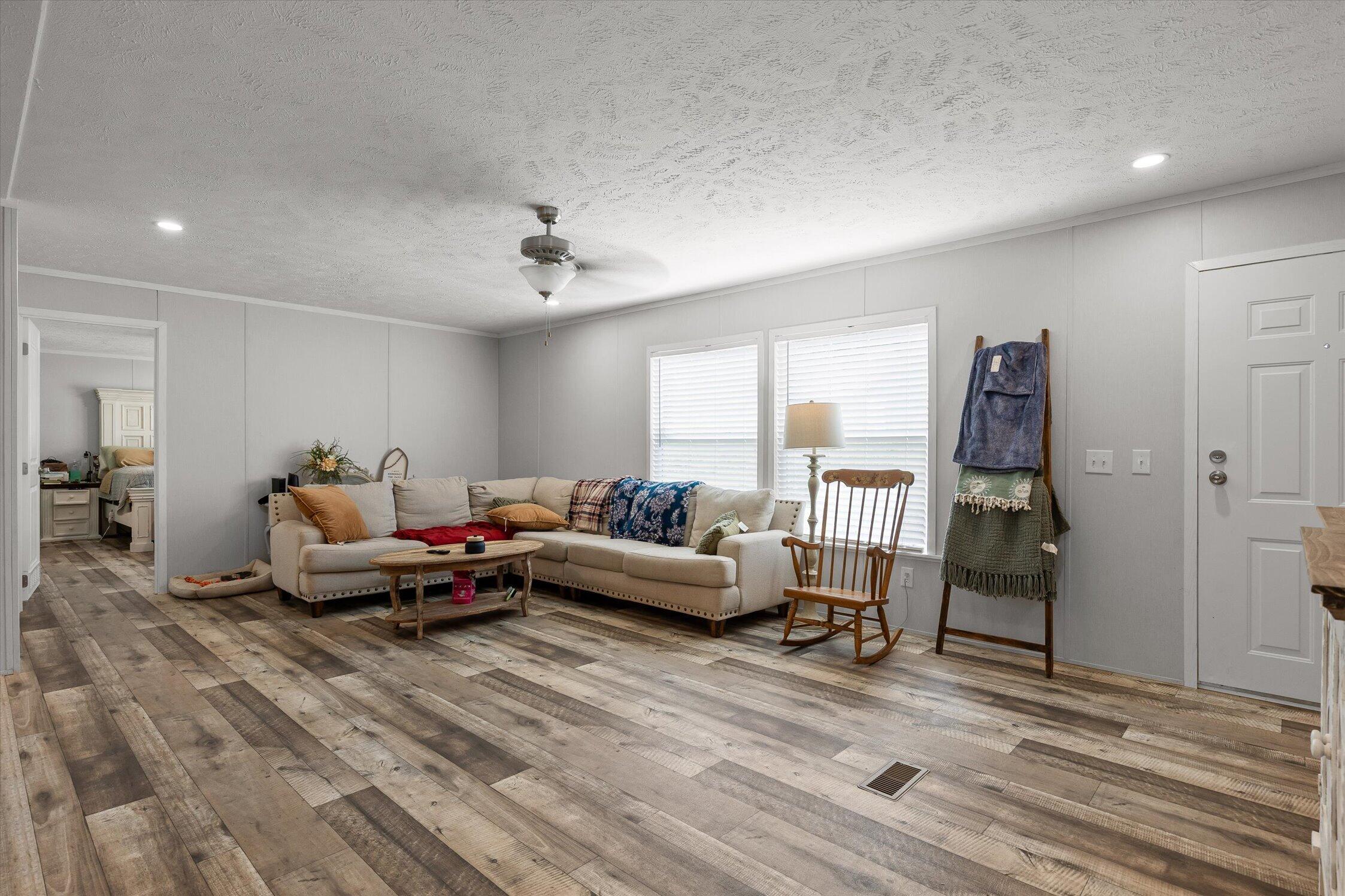 3277 Hurricane Road
