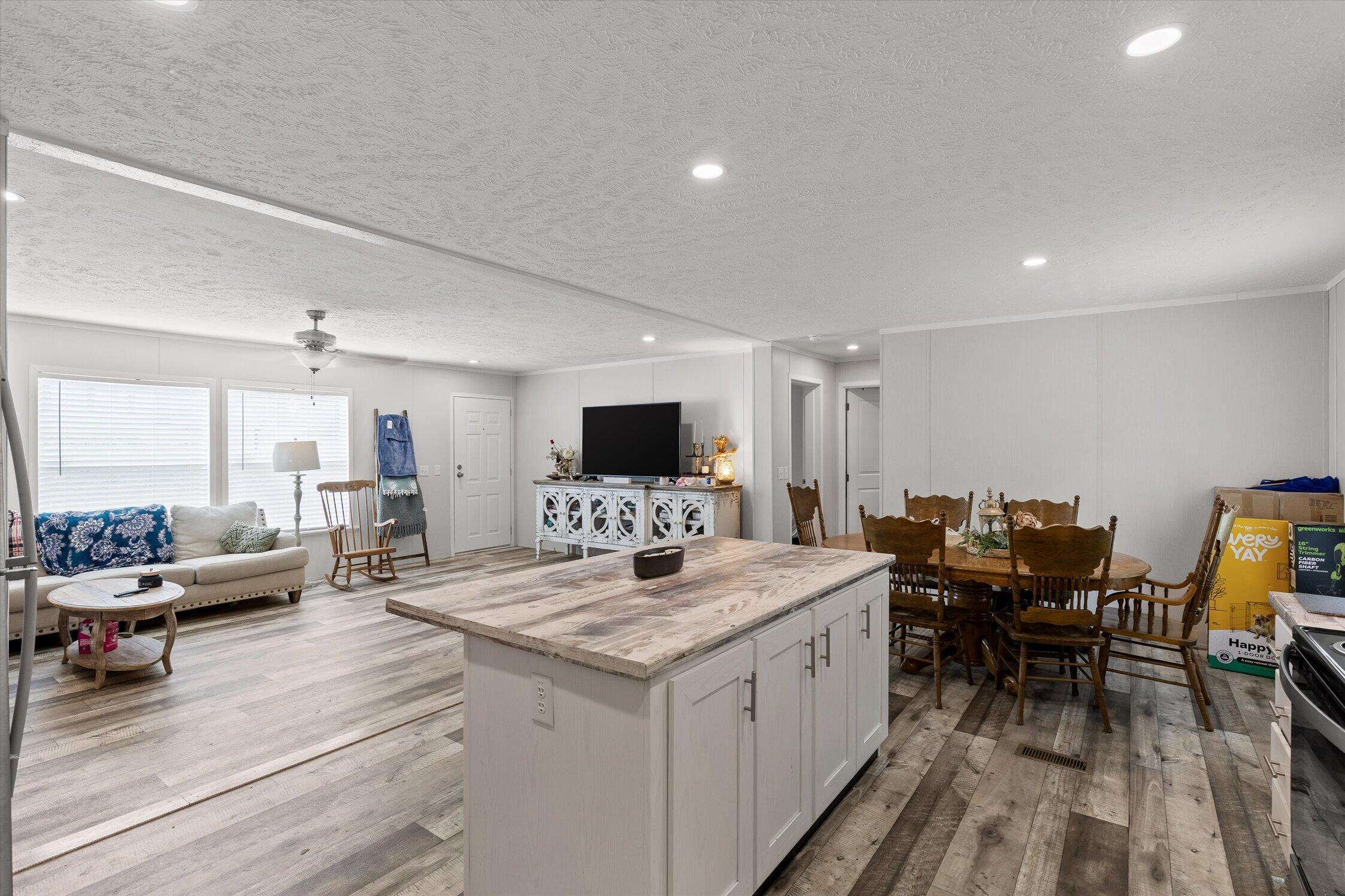 3277 Hurricane Road