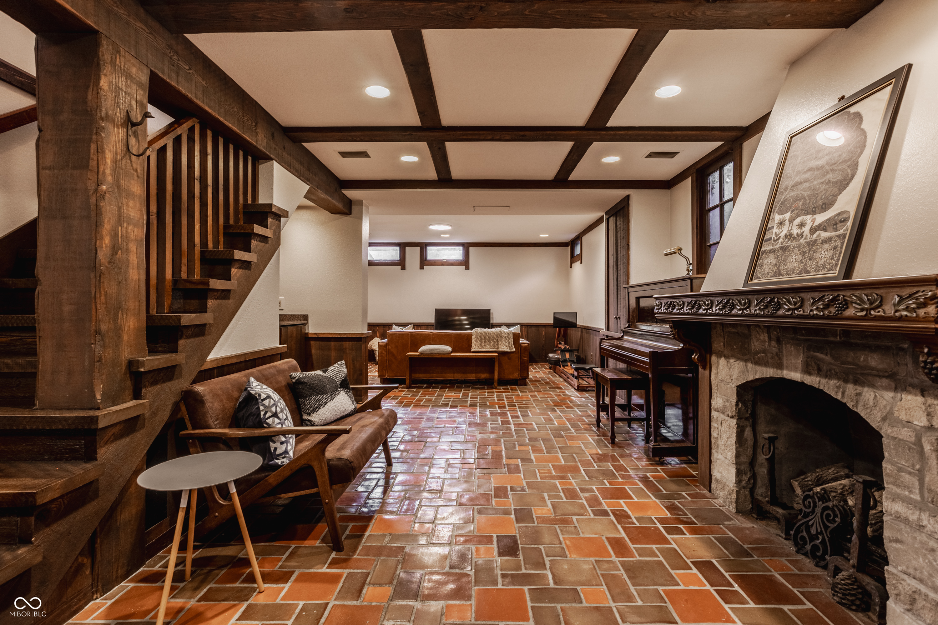 35 E 56th St