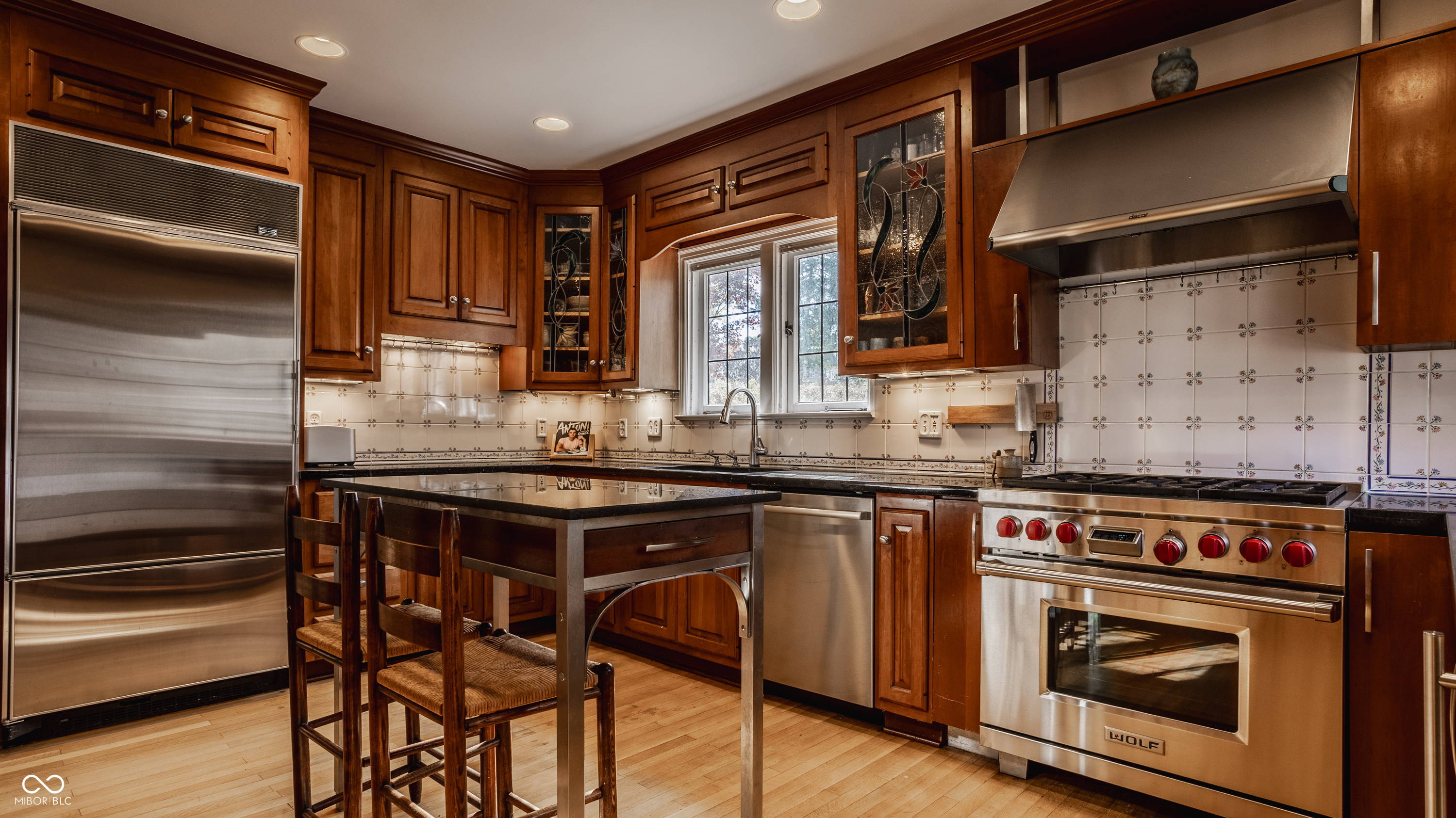 35 E 56th St