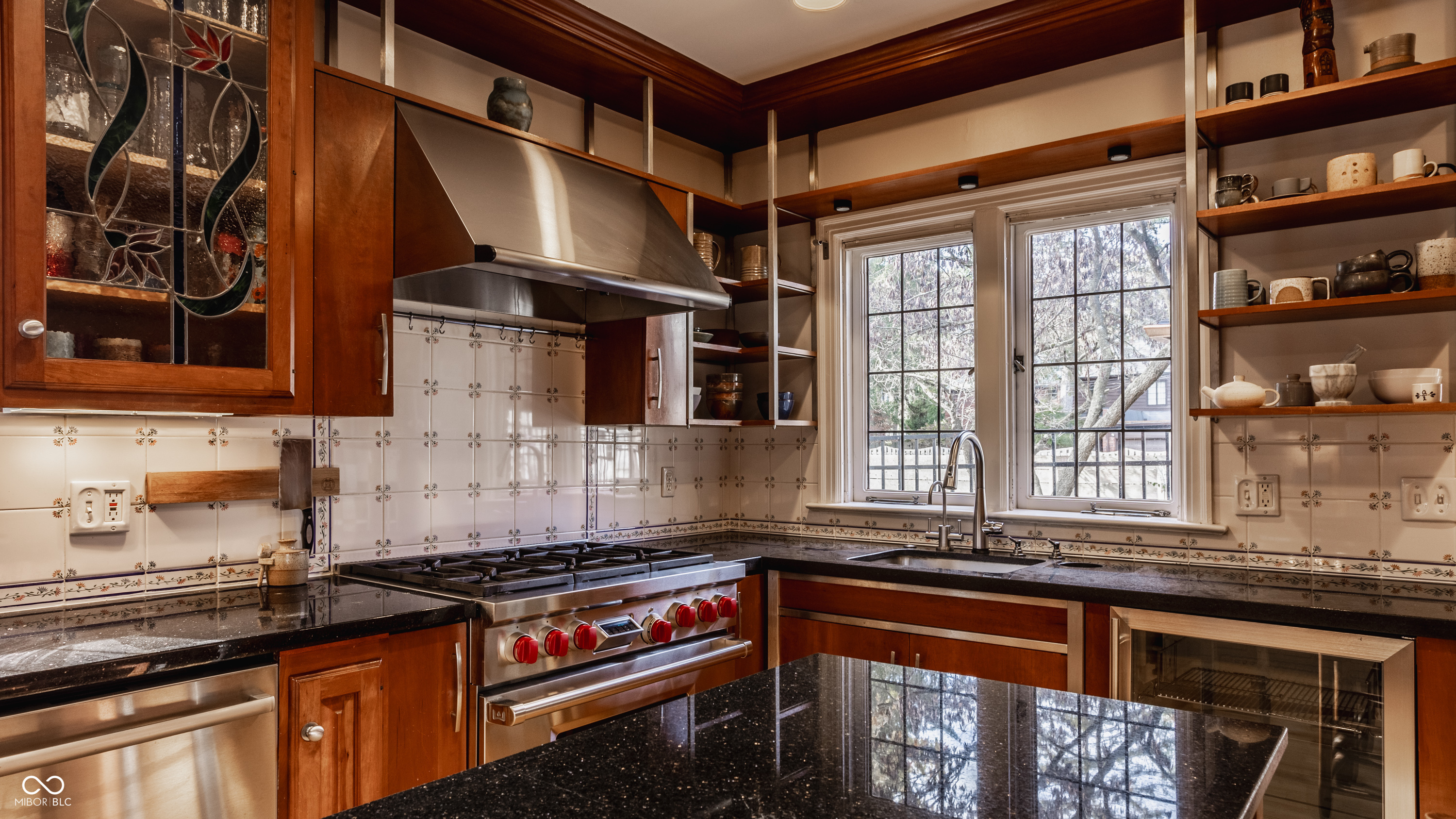 35 E 56th St
