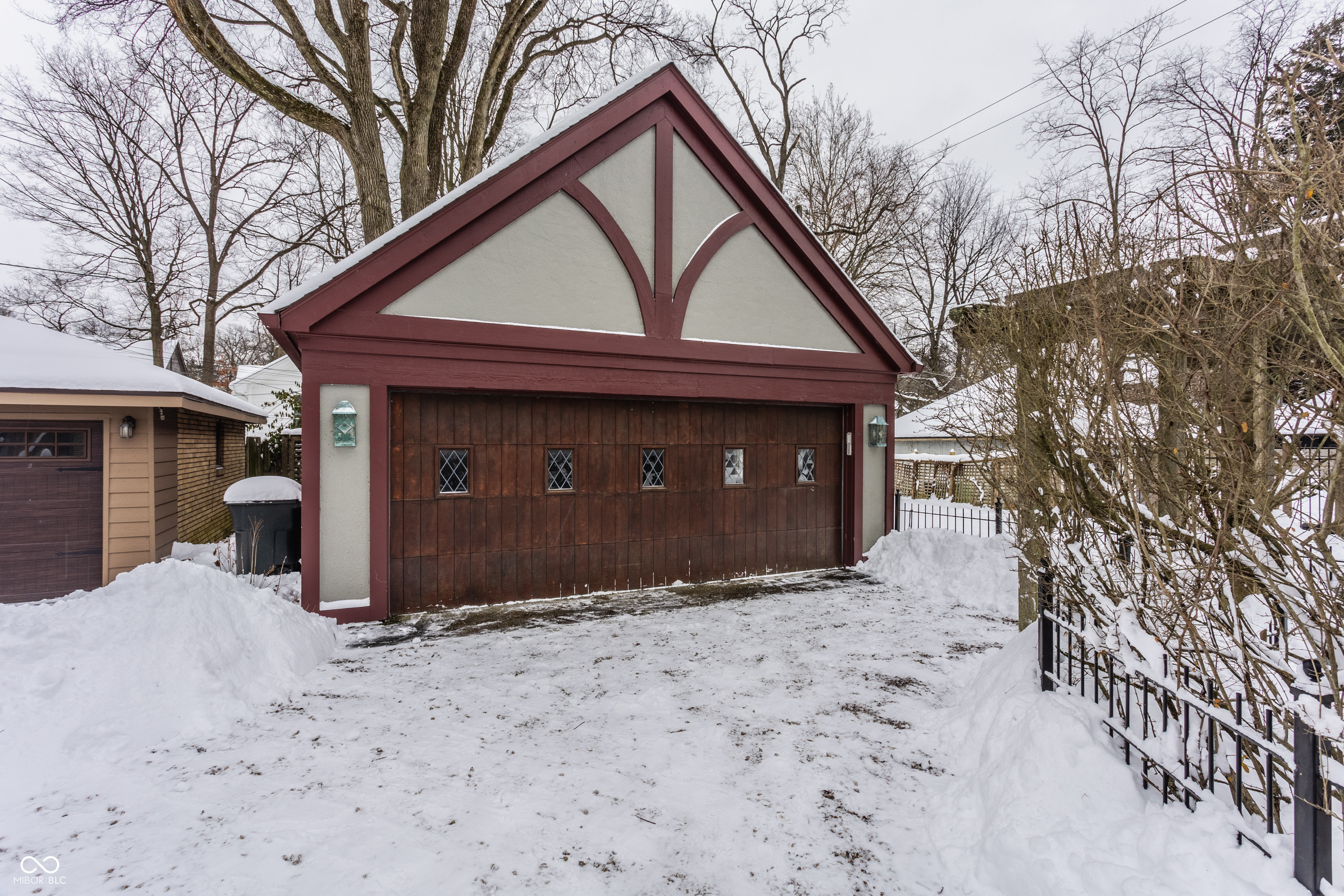 35 E 56th St