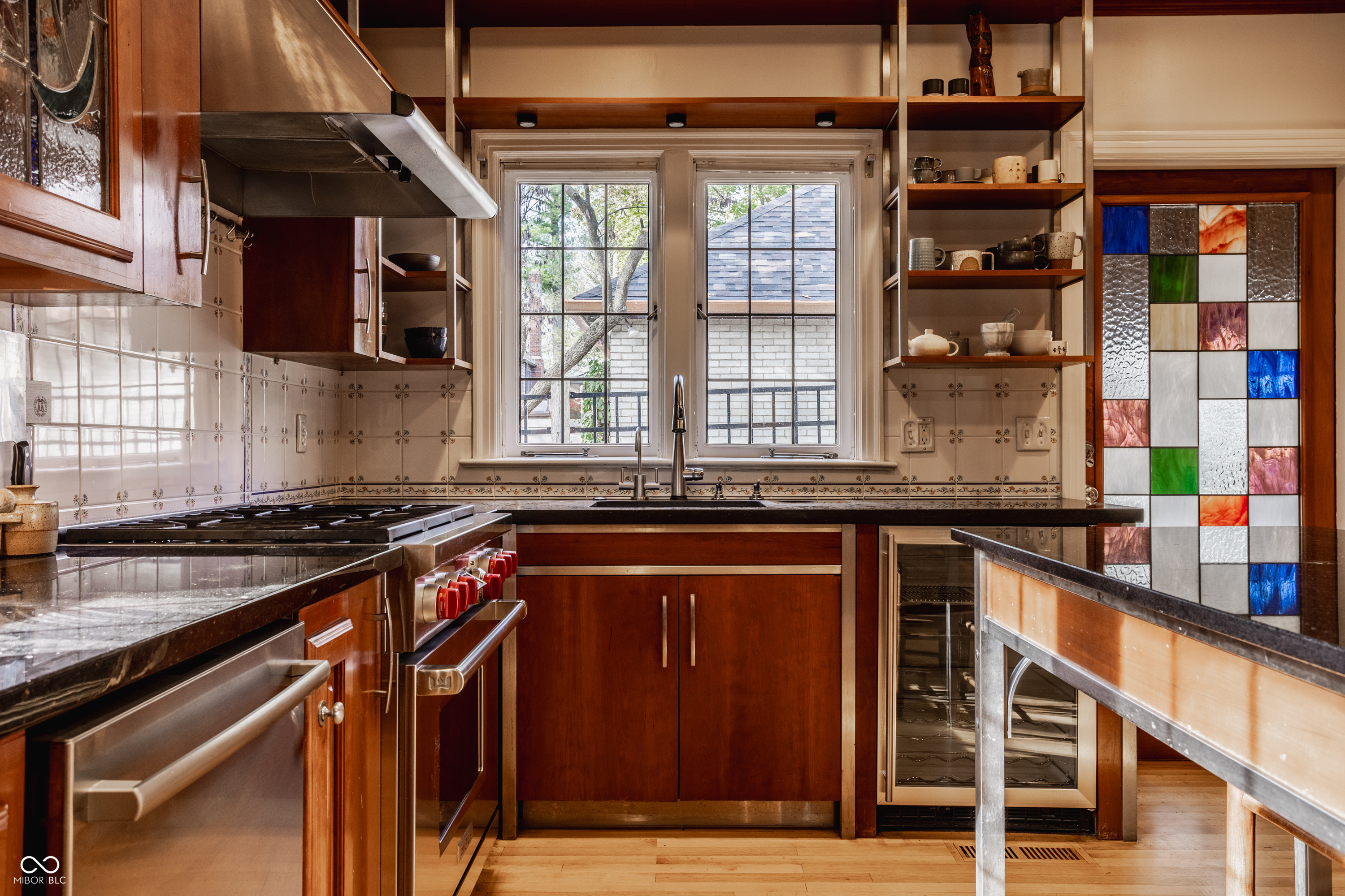 35 E 56th St