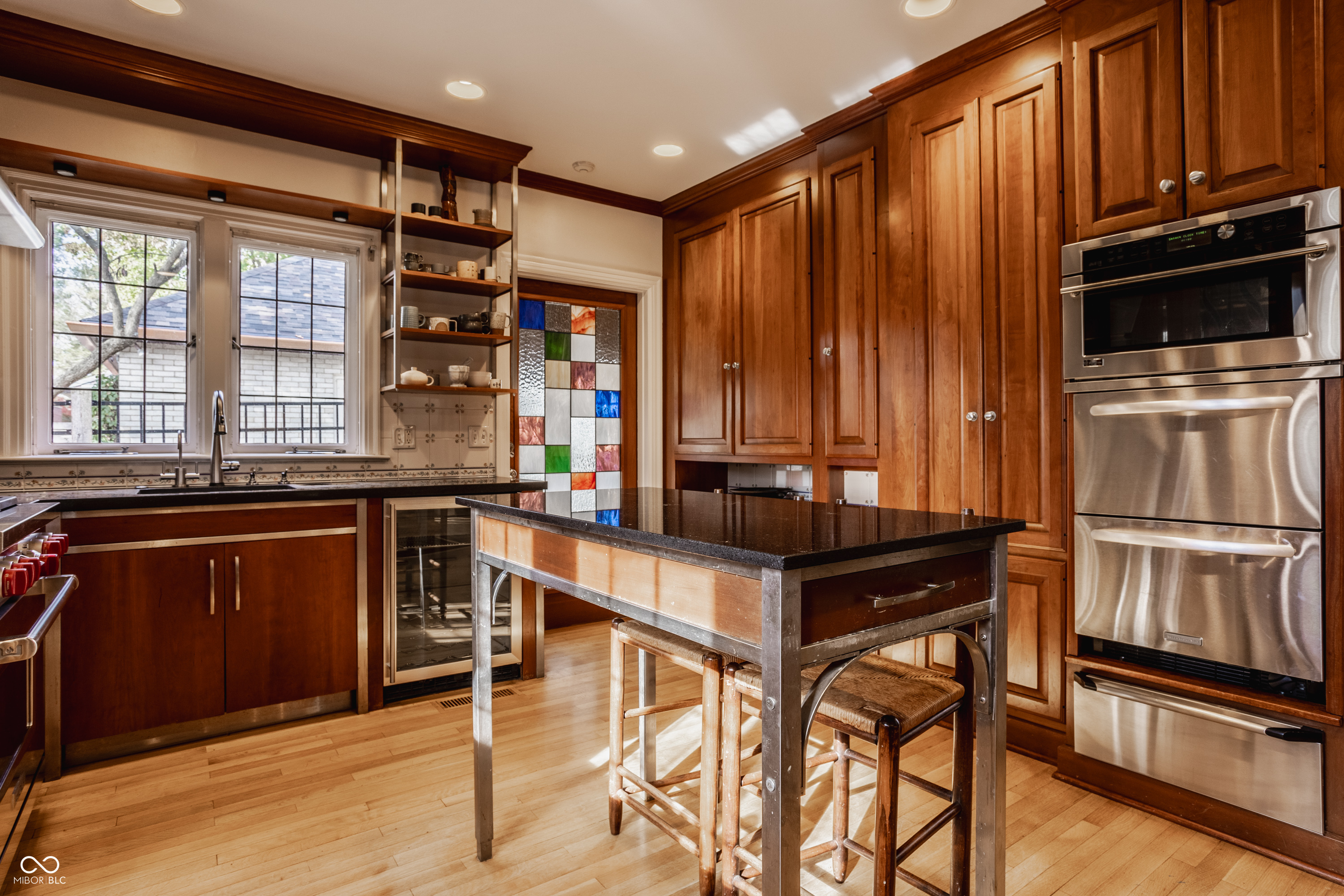 35 E 56th St