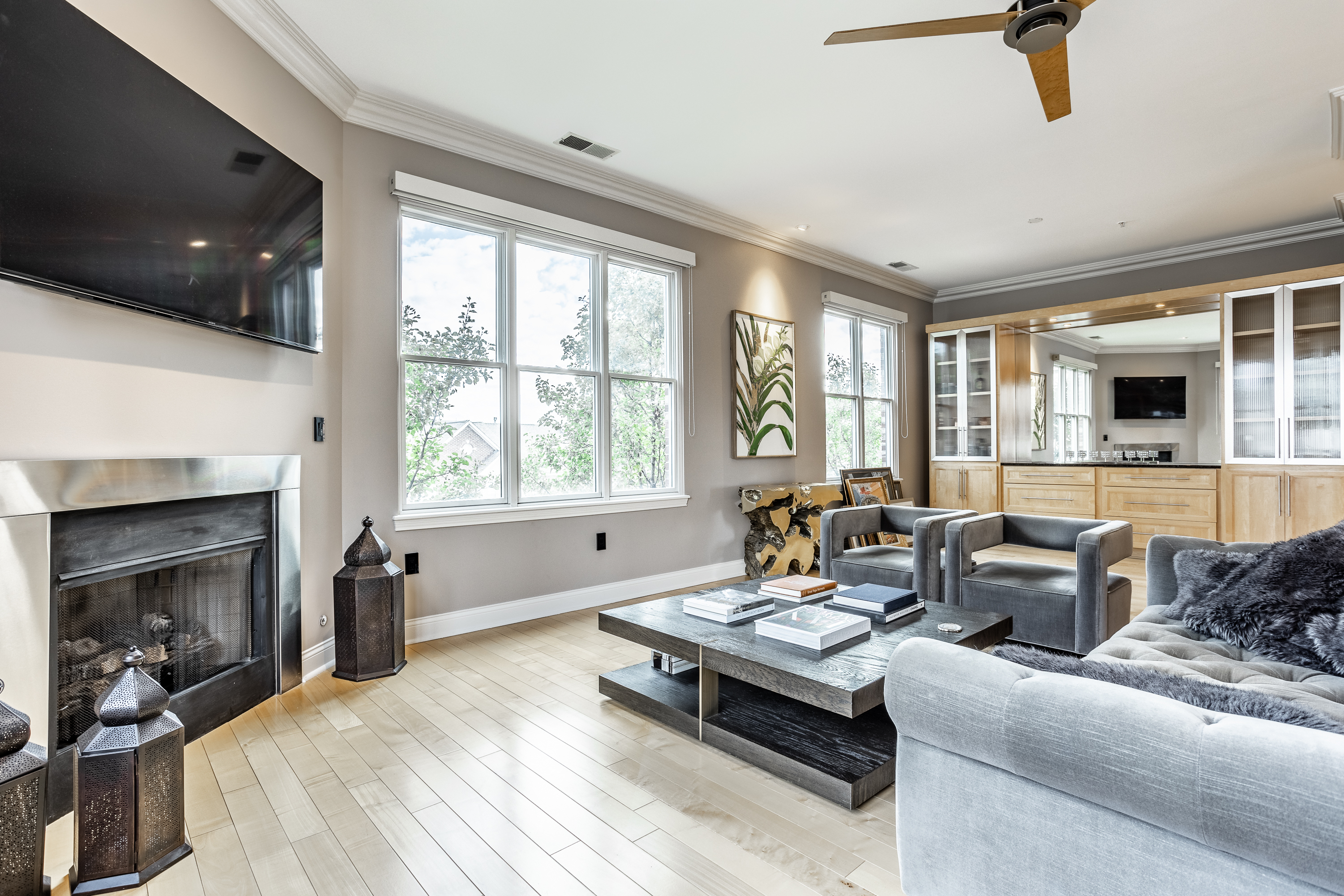355 E Ohio Street Unit: STE 321