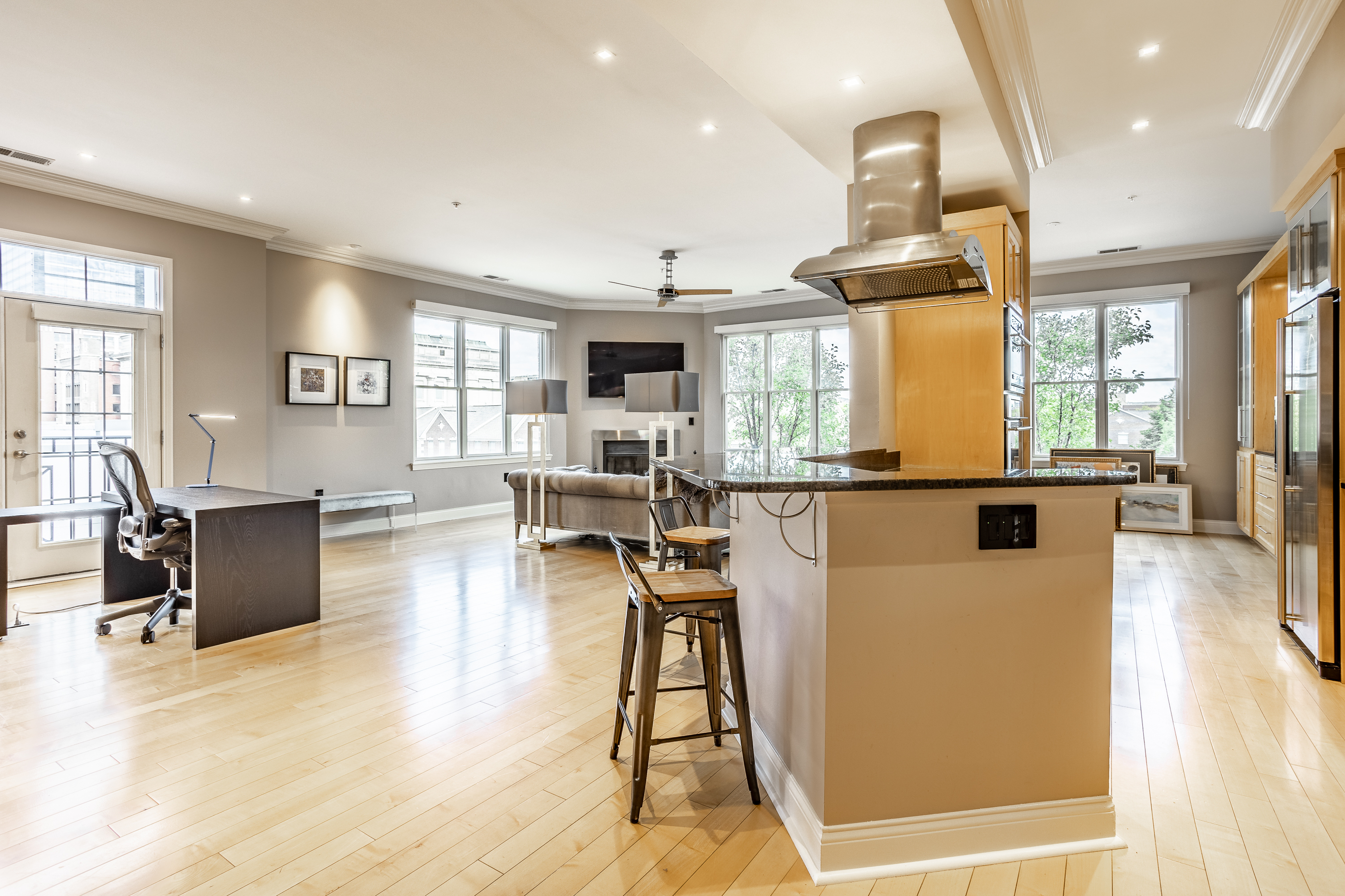 355 E Ohio Street Unit: STE 321