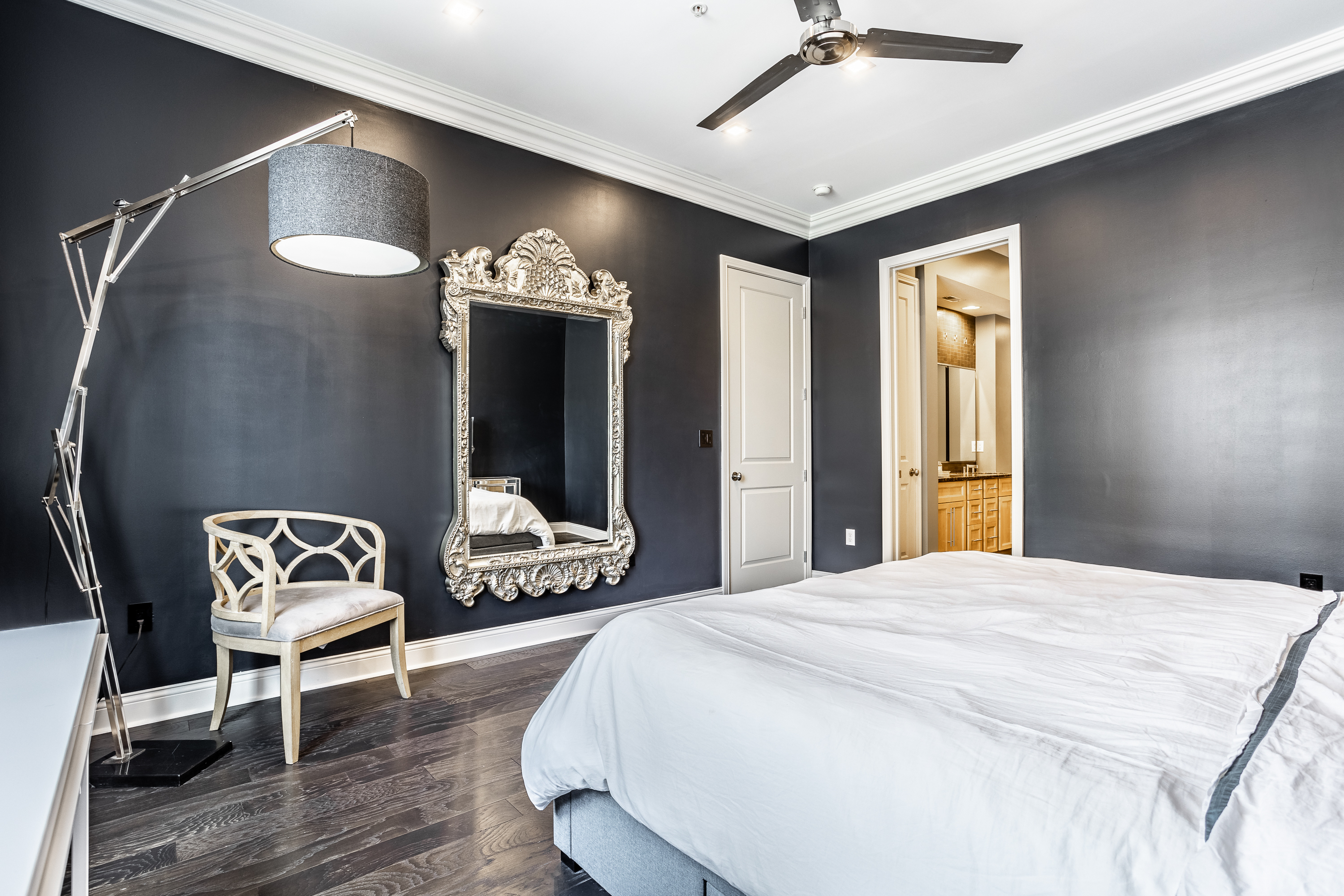 355 E Ohio Street Unit: STE 321